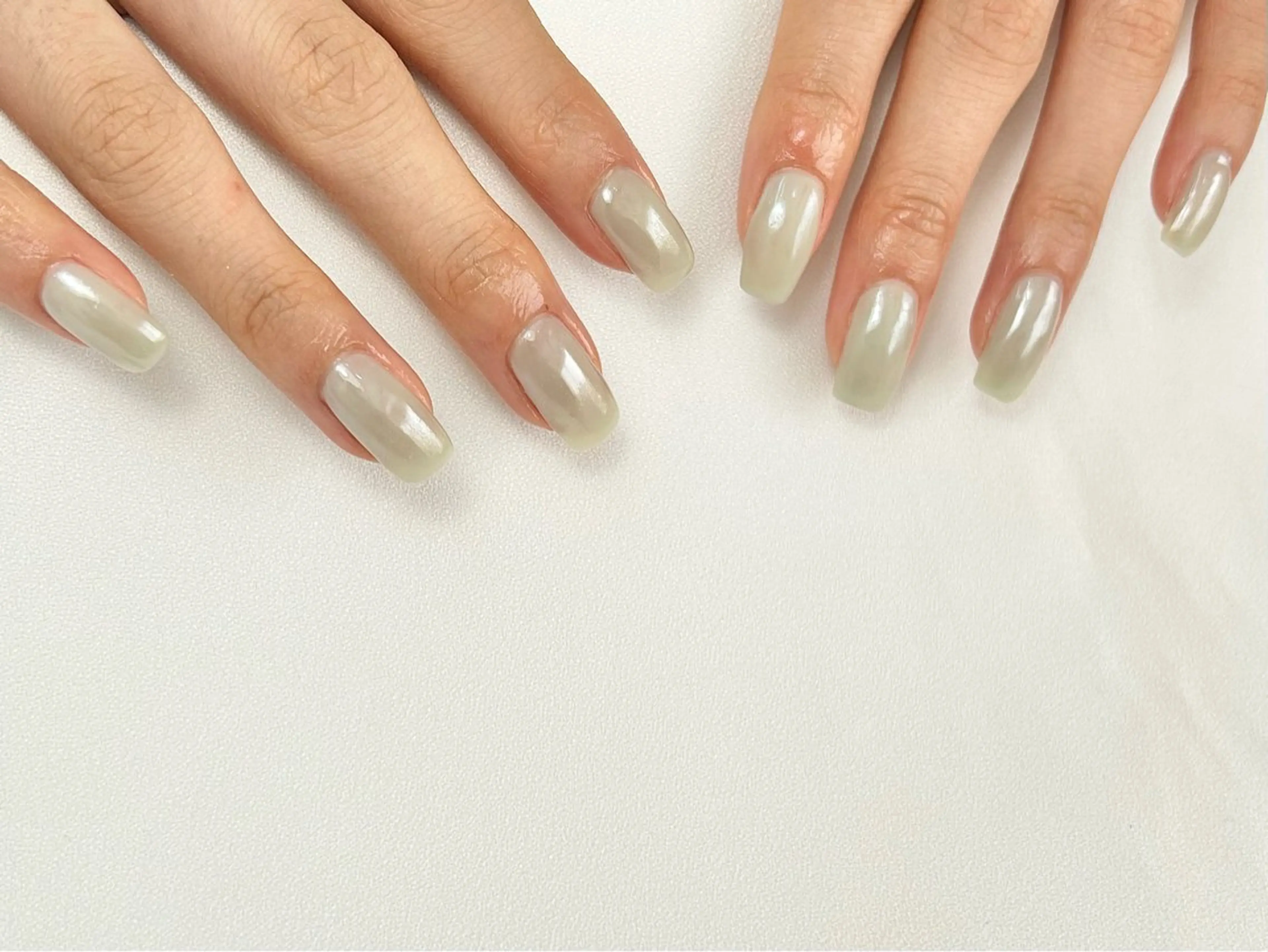 ネイル グリーン ミラーネイル ホワイト Beauty Lounge relle(リル)所属・Ono Yuna relleのネイルデザイン