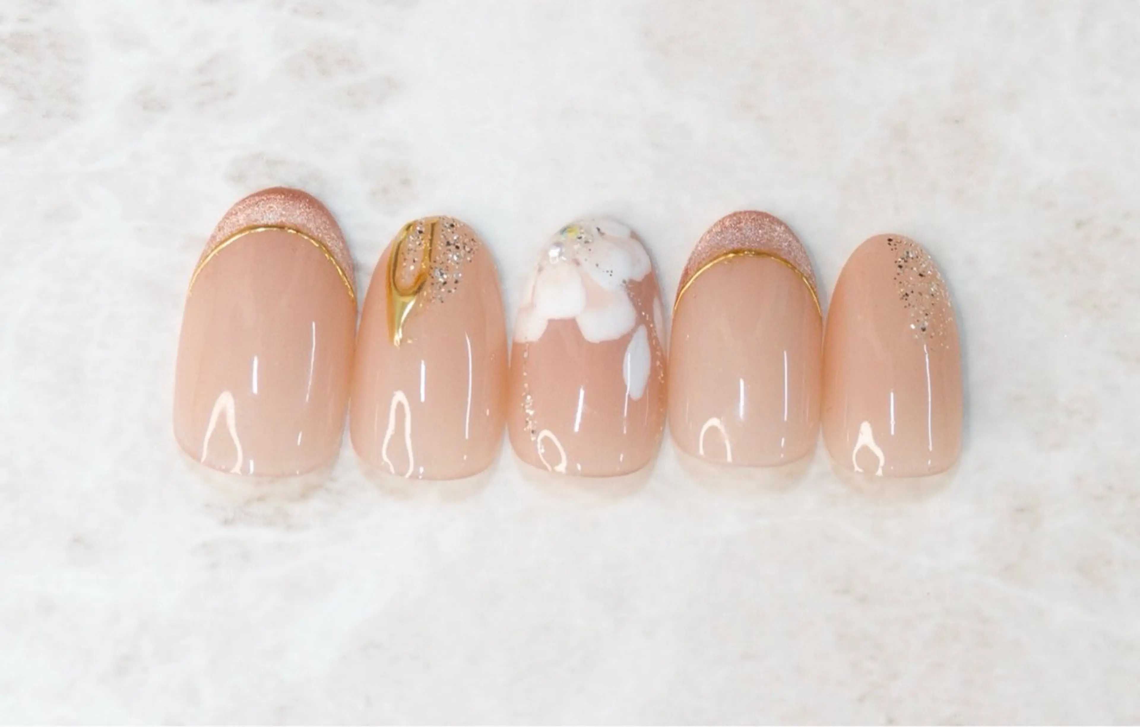 ネイル クレアラルーチェ京橋店所属・よしの りえのネイルデザイン