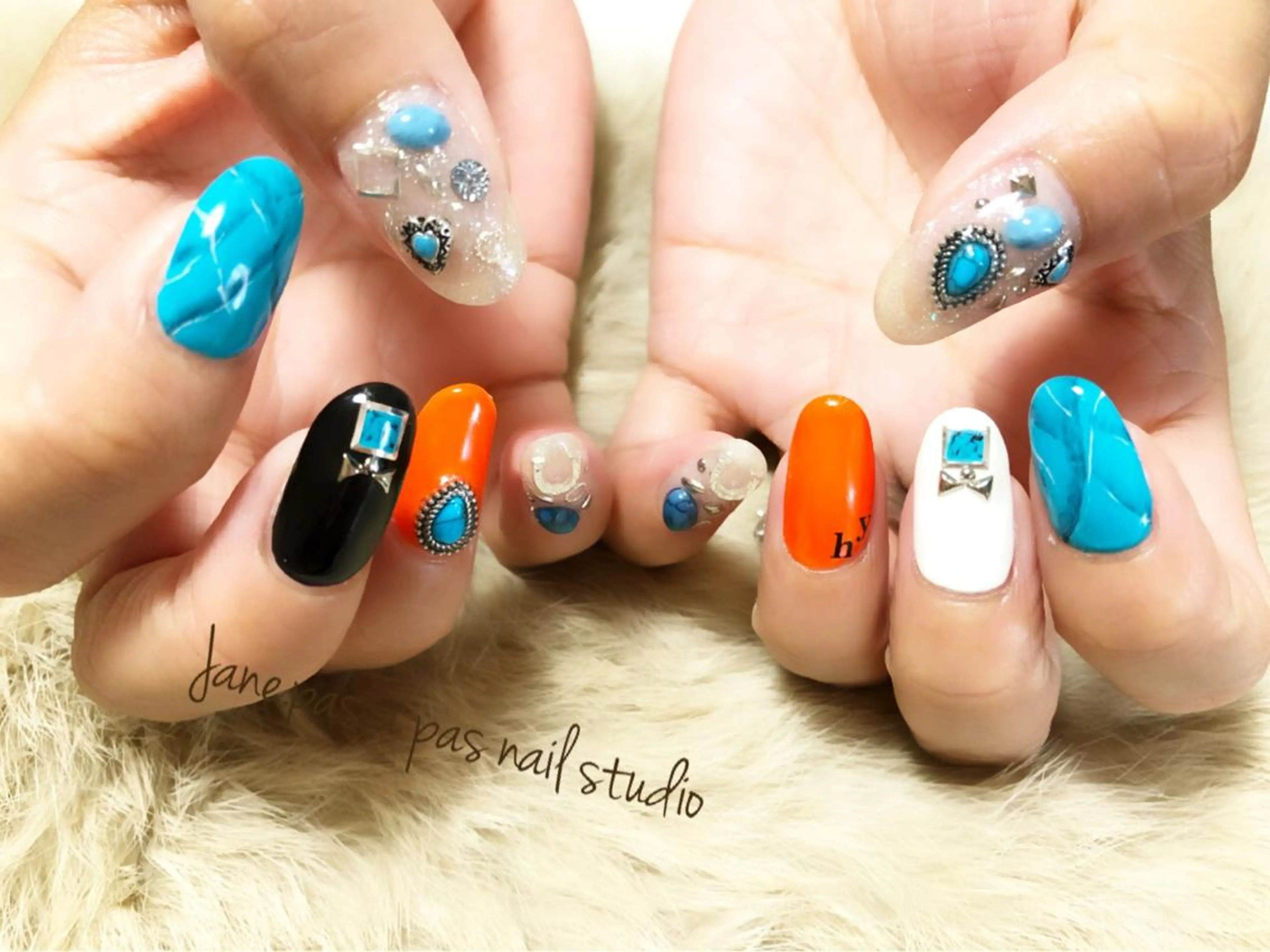 ネイル Yakko pas á pasのネイルデザイン