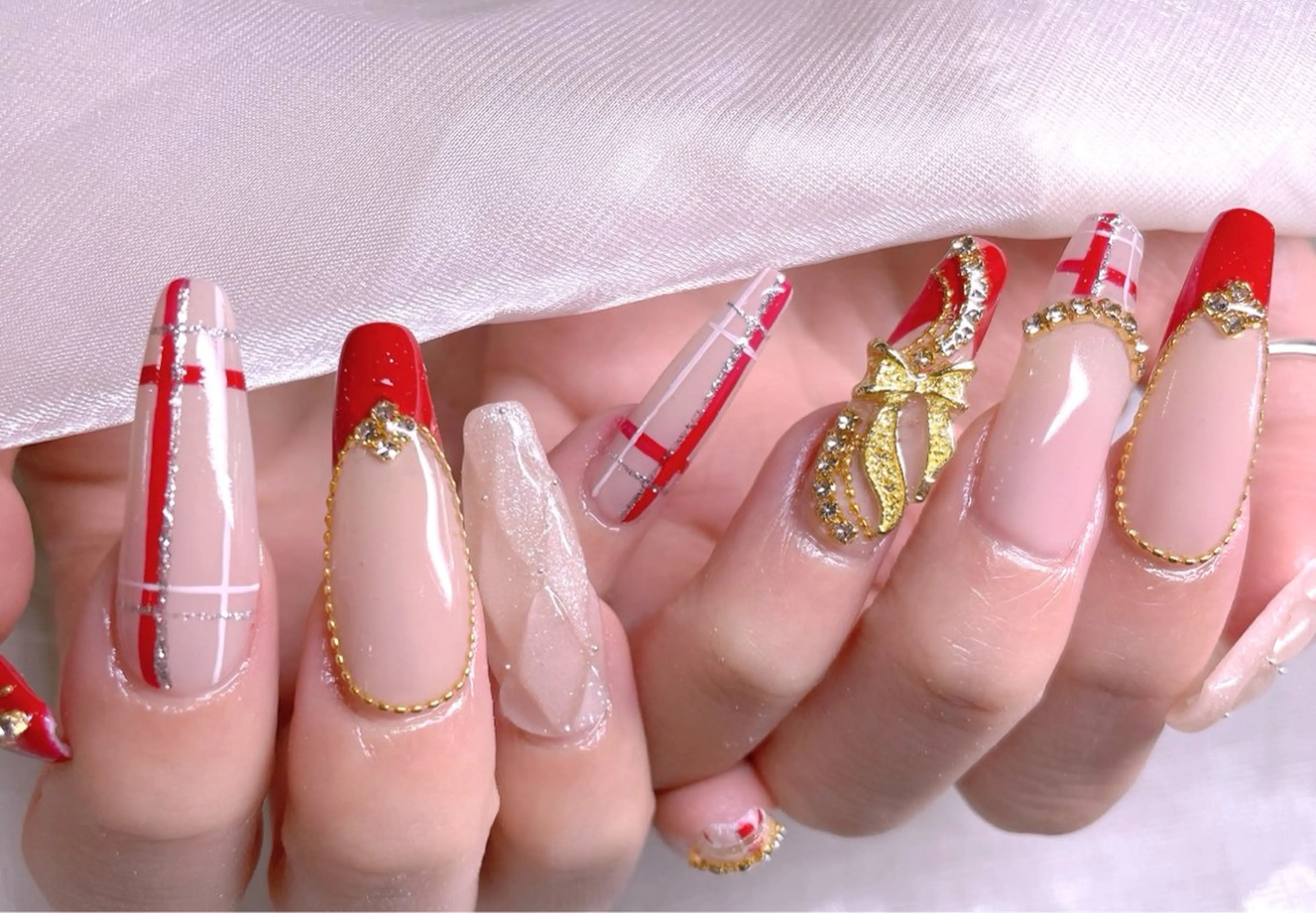 ネイル チークネイル フレンチネイル ハート 韓国ネイル レース ハンドネイル 美爪パラジェル導入店 Sunnilyのネイルデザイン