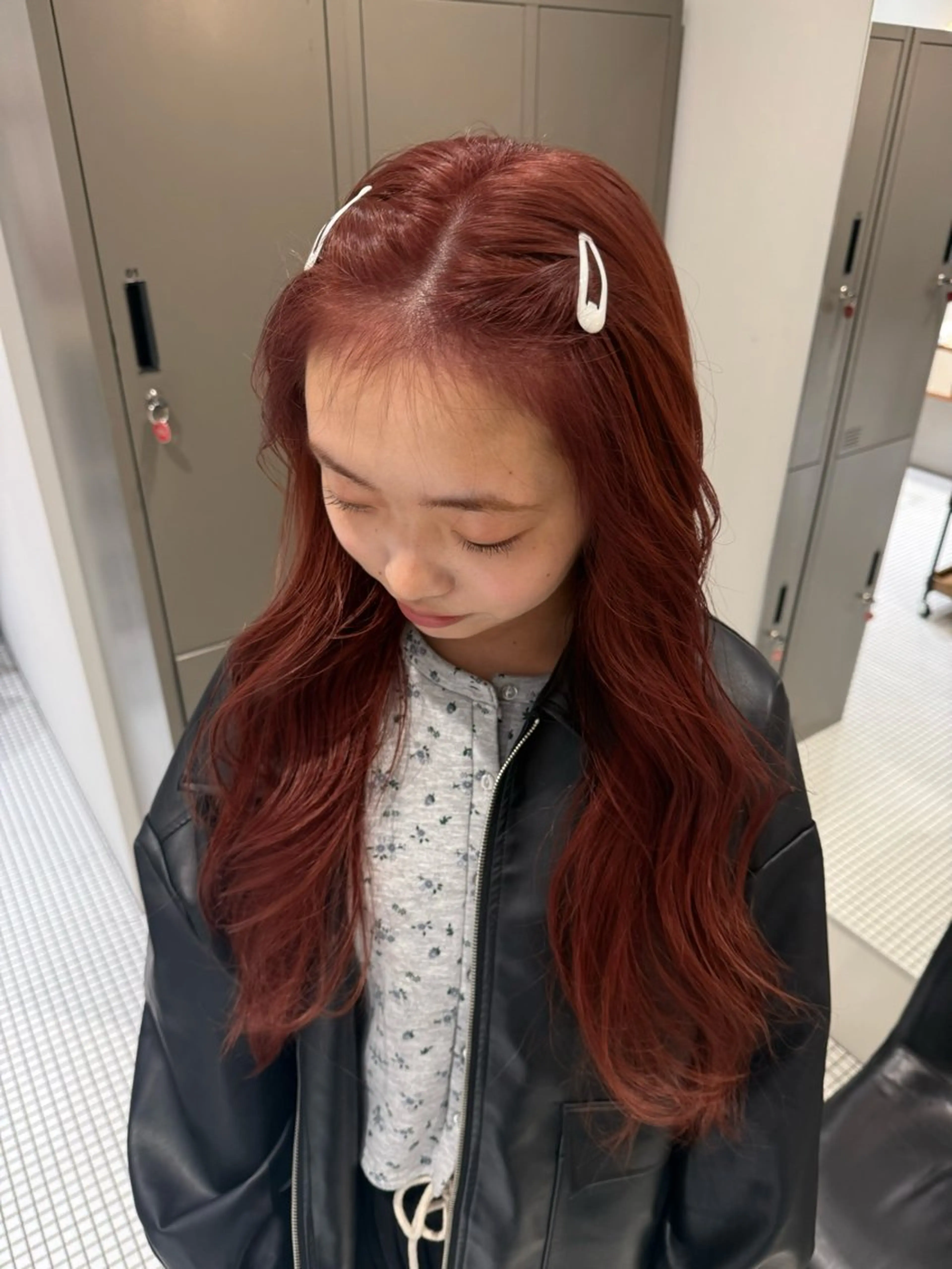 ロング カラー ピンクカラー レッドカラー カット ヘアカラー トリートメント コノカ/暖色カラー/ 透明感カラーのヘアスタイル