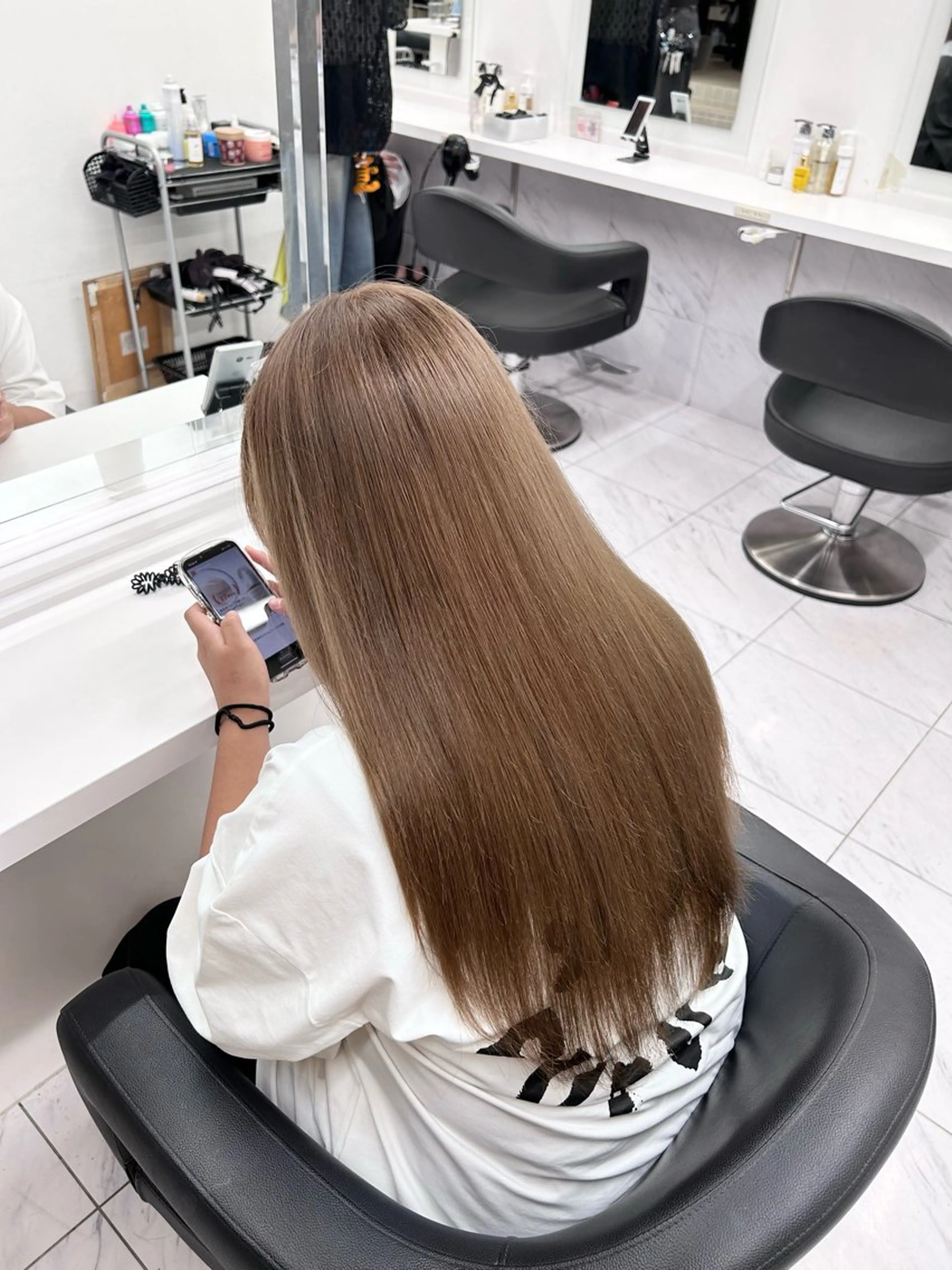 カラー ヘアカラー トリートメント 透明感ベージュ🤎 ナチュラルレイヤーのヘアスタイル