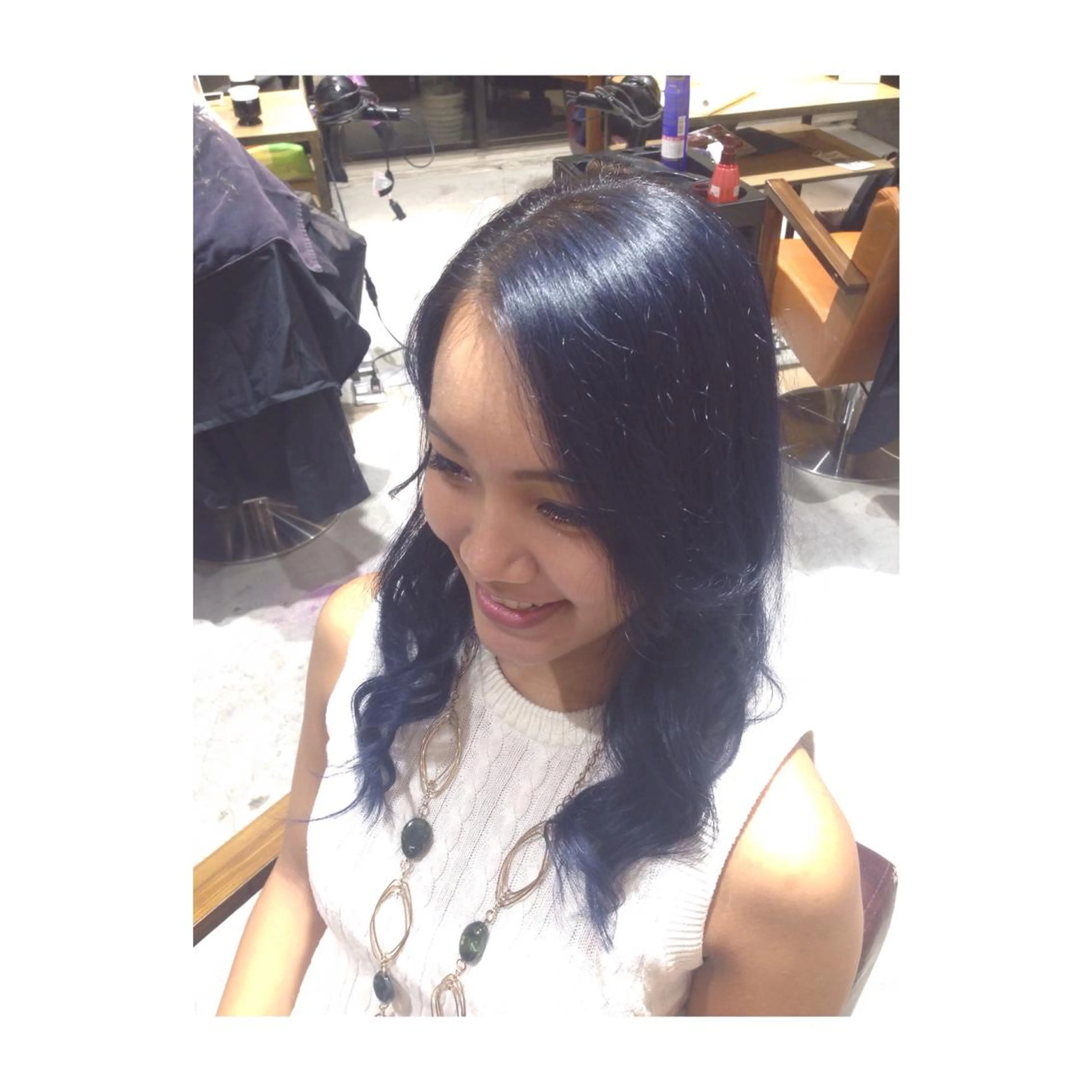 セミロング ロング カラー アオガミ （前髪顔周りカット）のヘアスタイル