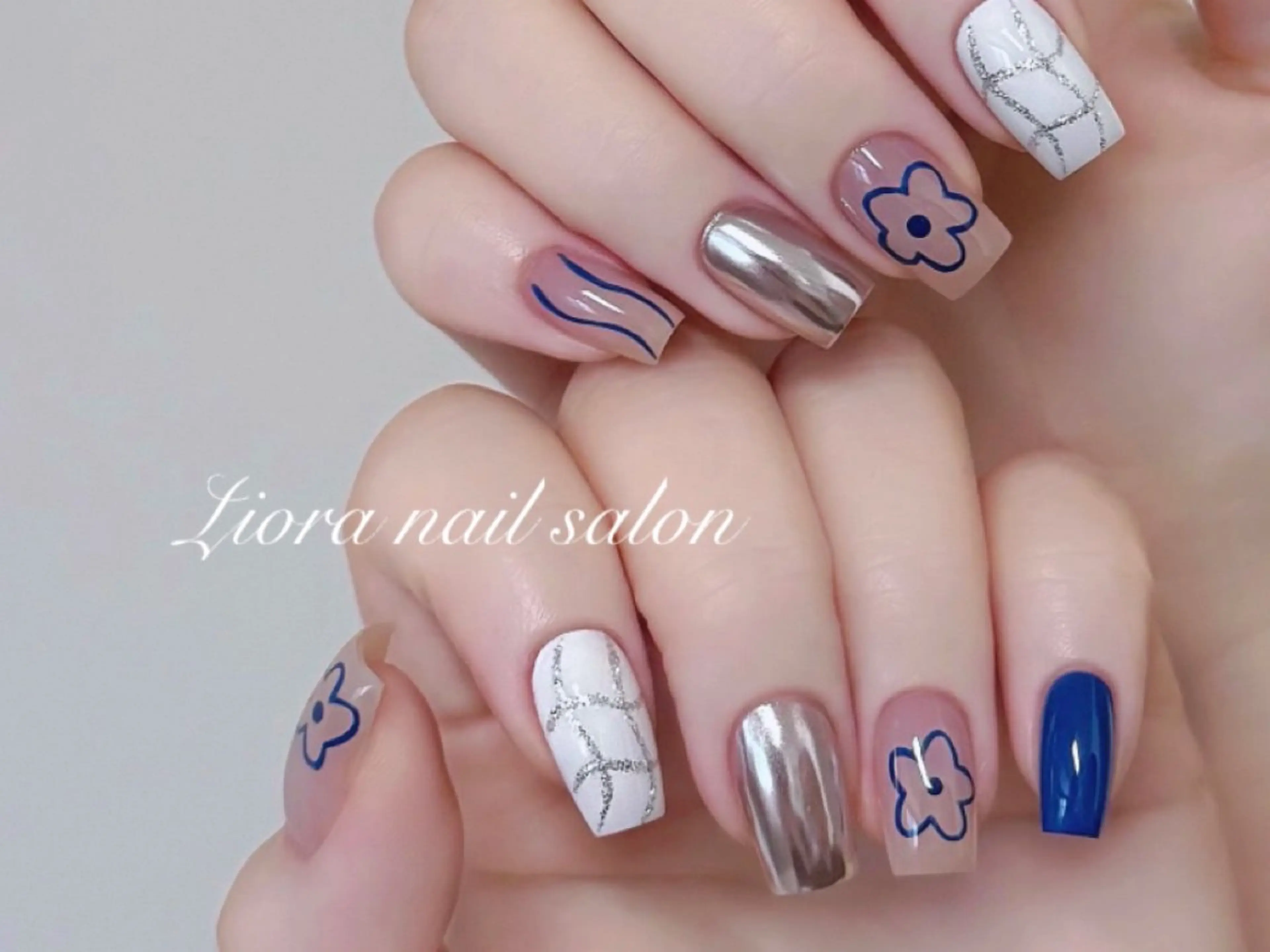 ネイル フレンチネイル ジェルネイル ガーリー グラデーション キラキラネイル ハンドネイル Liora nail 1のネイルデザイン