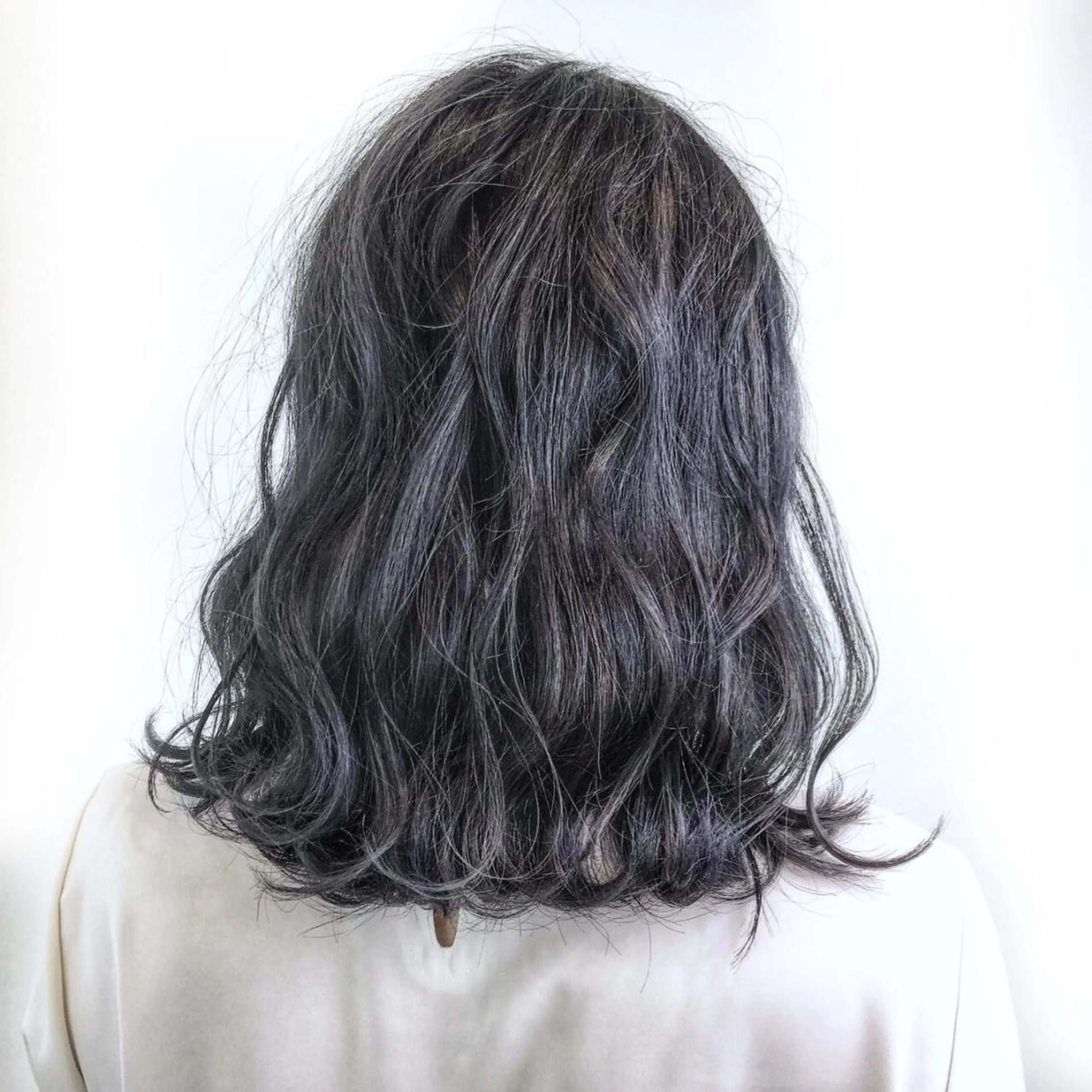 ミディアム 井上 愛里のヘアスタイル