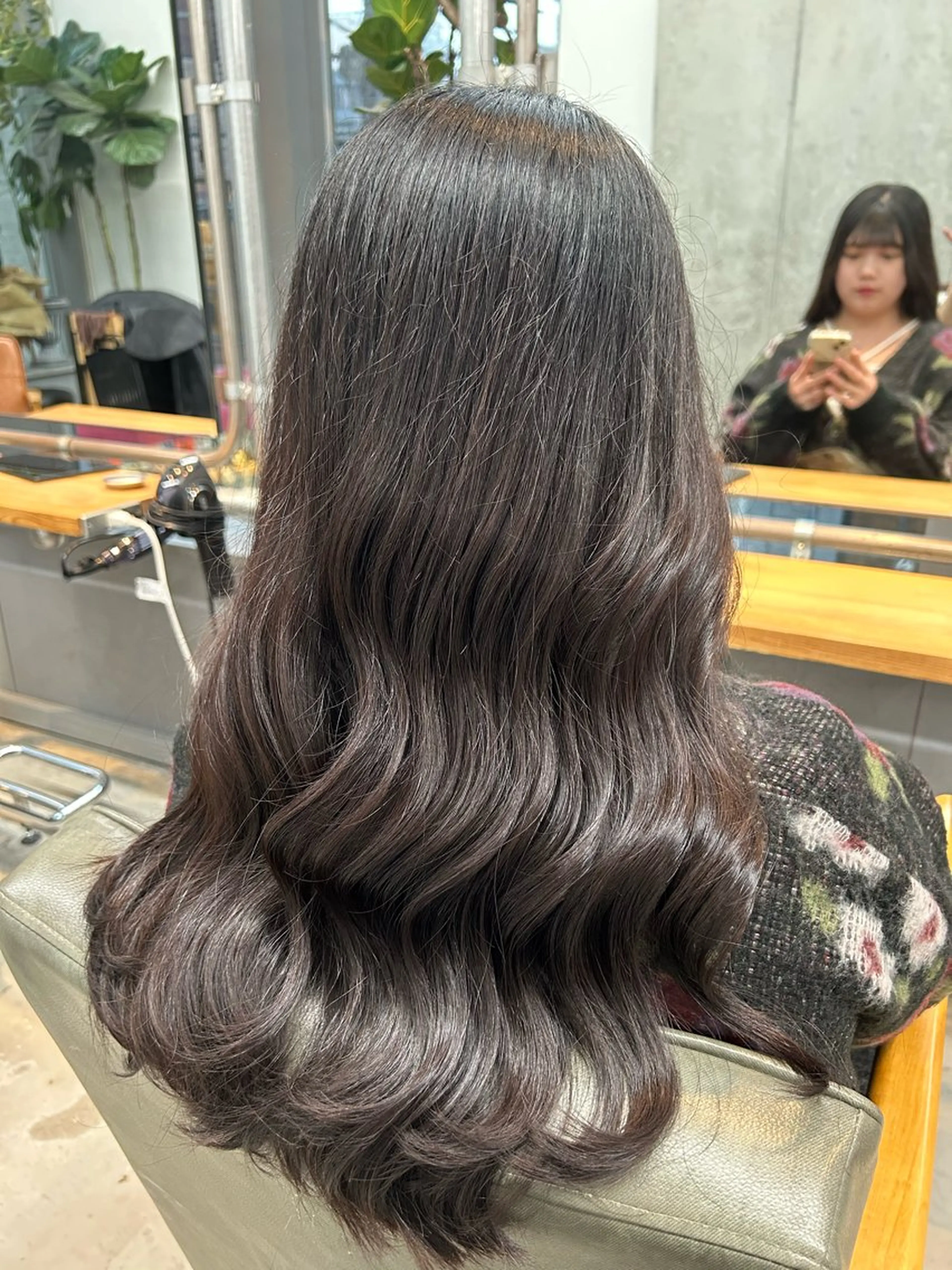 ロング カラー 透明感カラー ダークグレー ダークグレージュ グレージュ カット ヘアカラー トリートメント 🎀たな 🧸のヘアスタイル