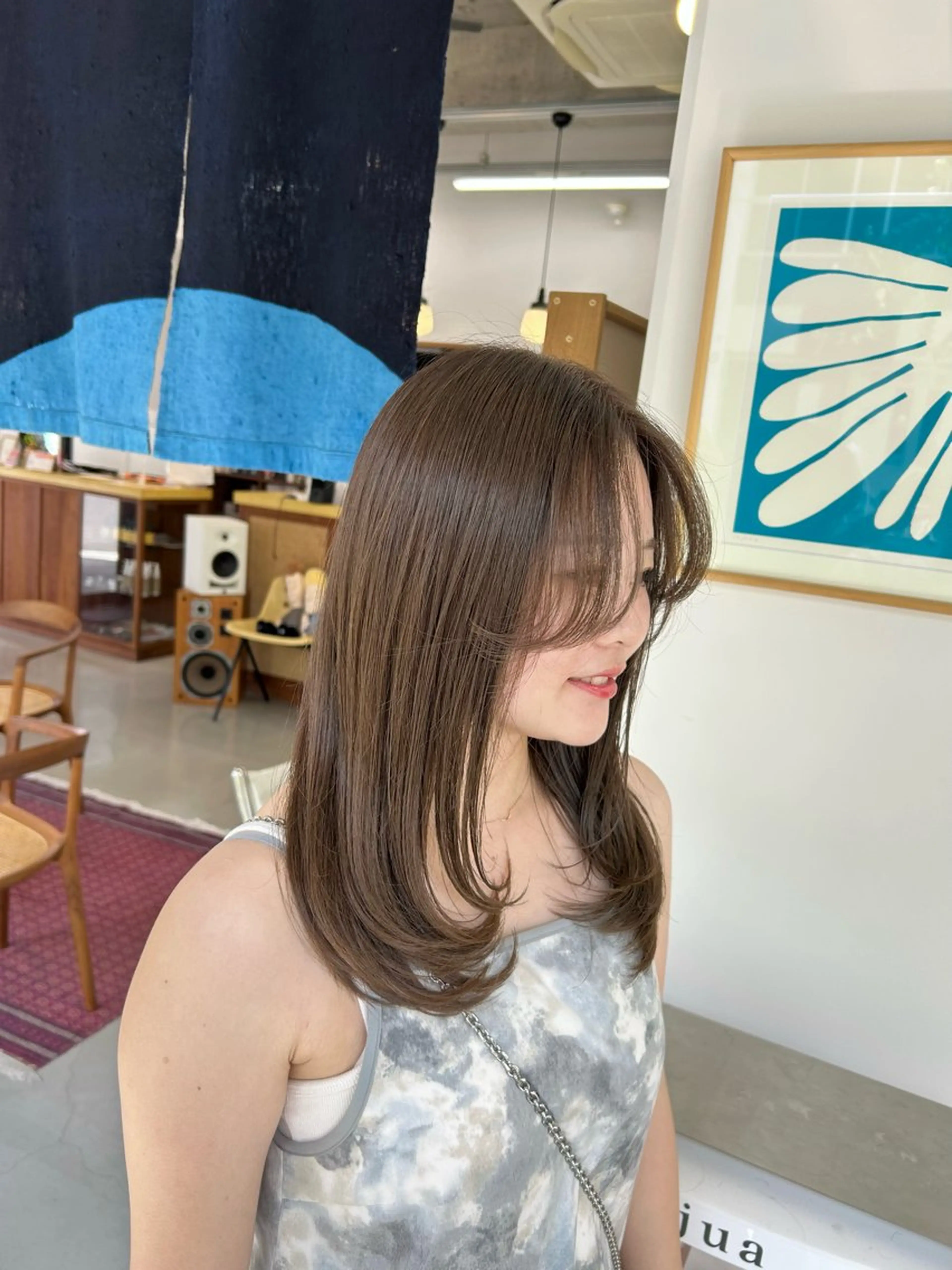 ロング カラー ベージュカラー イルミナカラー レイヤーカット 藤原 あかりのヘアスタイル