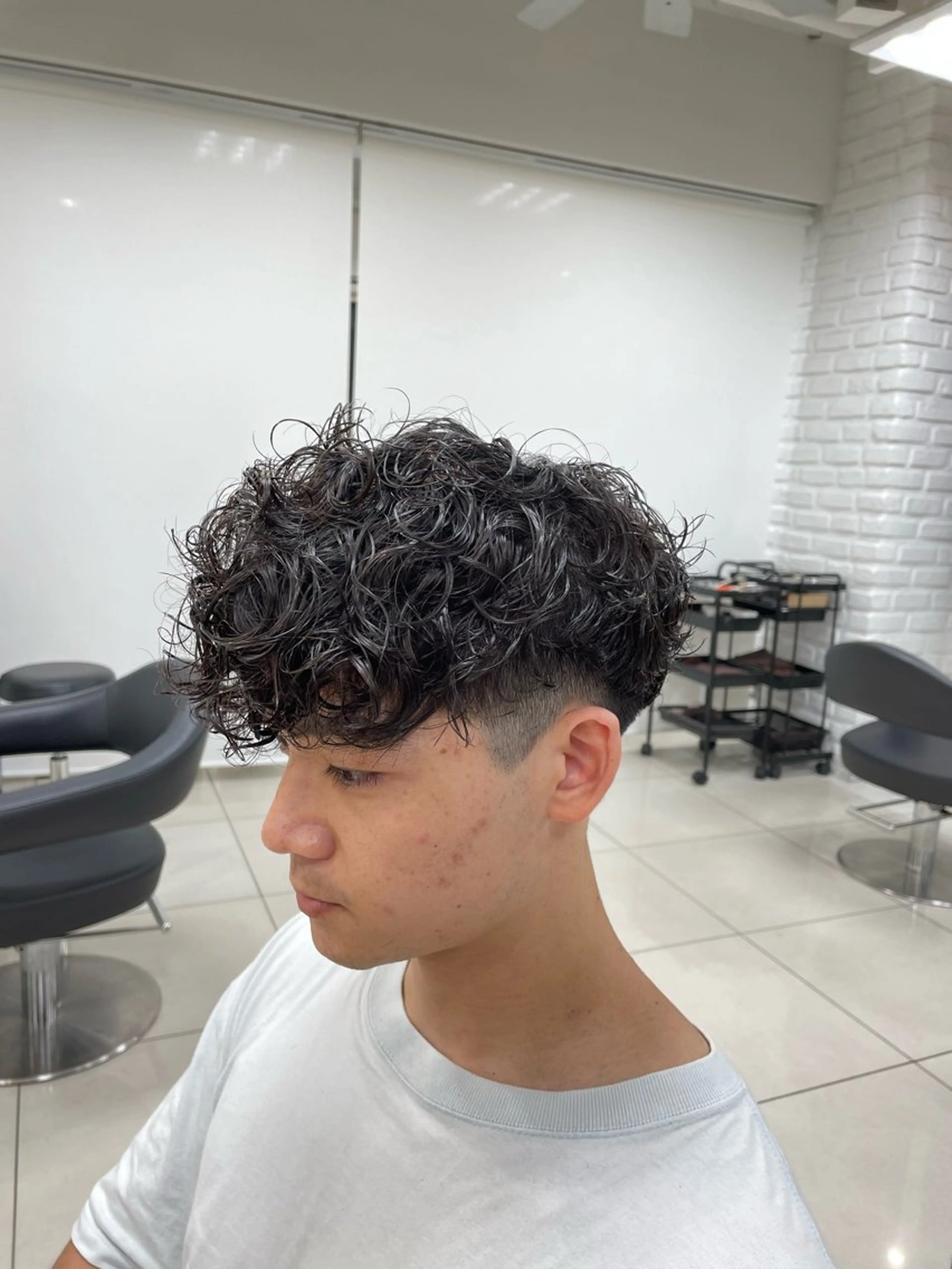 ショート パーマ メンズ スペインカール フェザーパーマ職人 🪶ryosukeのヘアスタイル