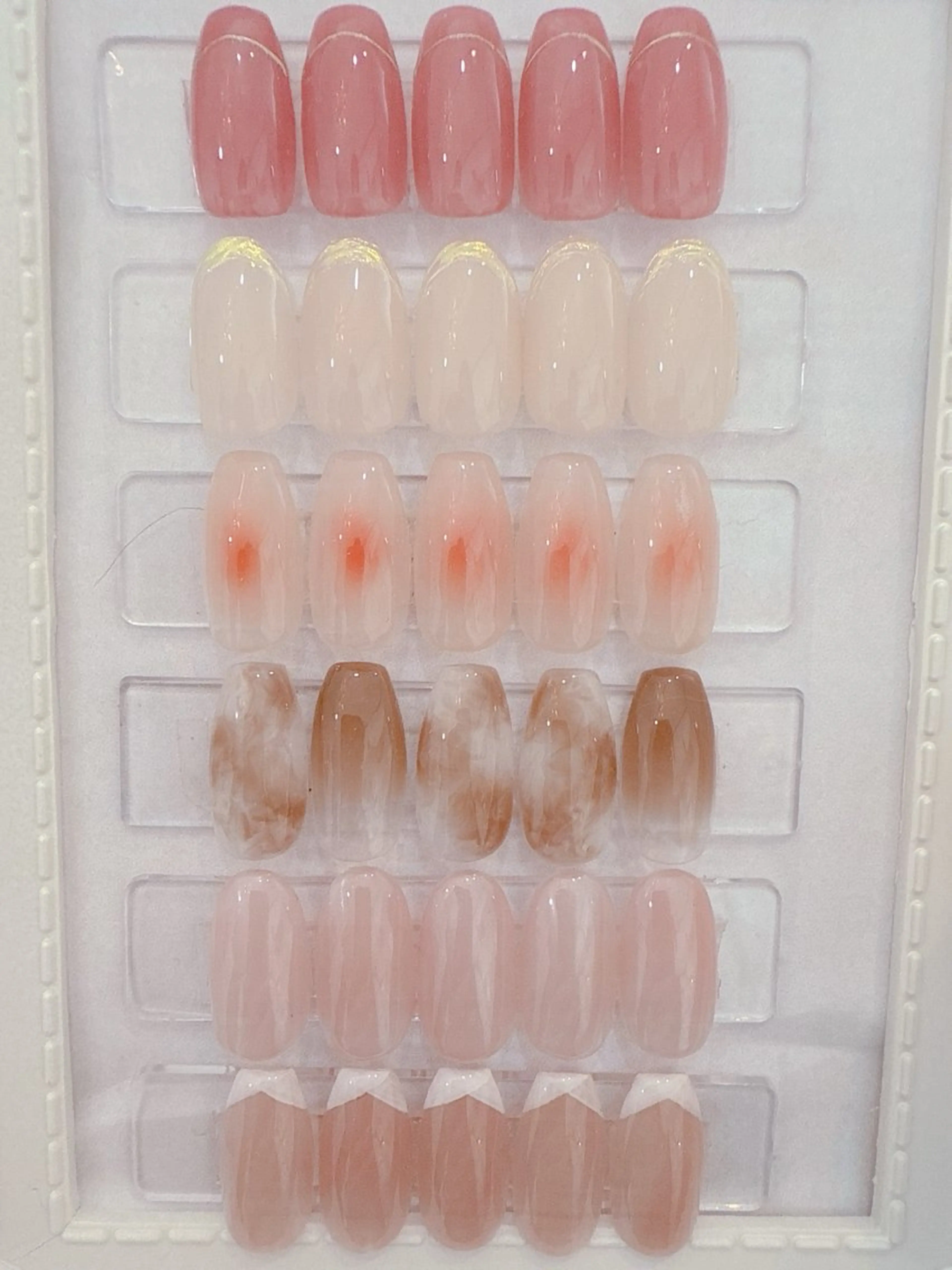 オフィスアートネイル 6種類からお選びいただけます！オフ込みの写真