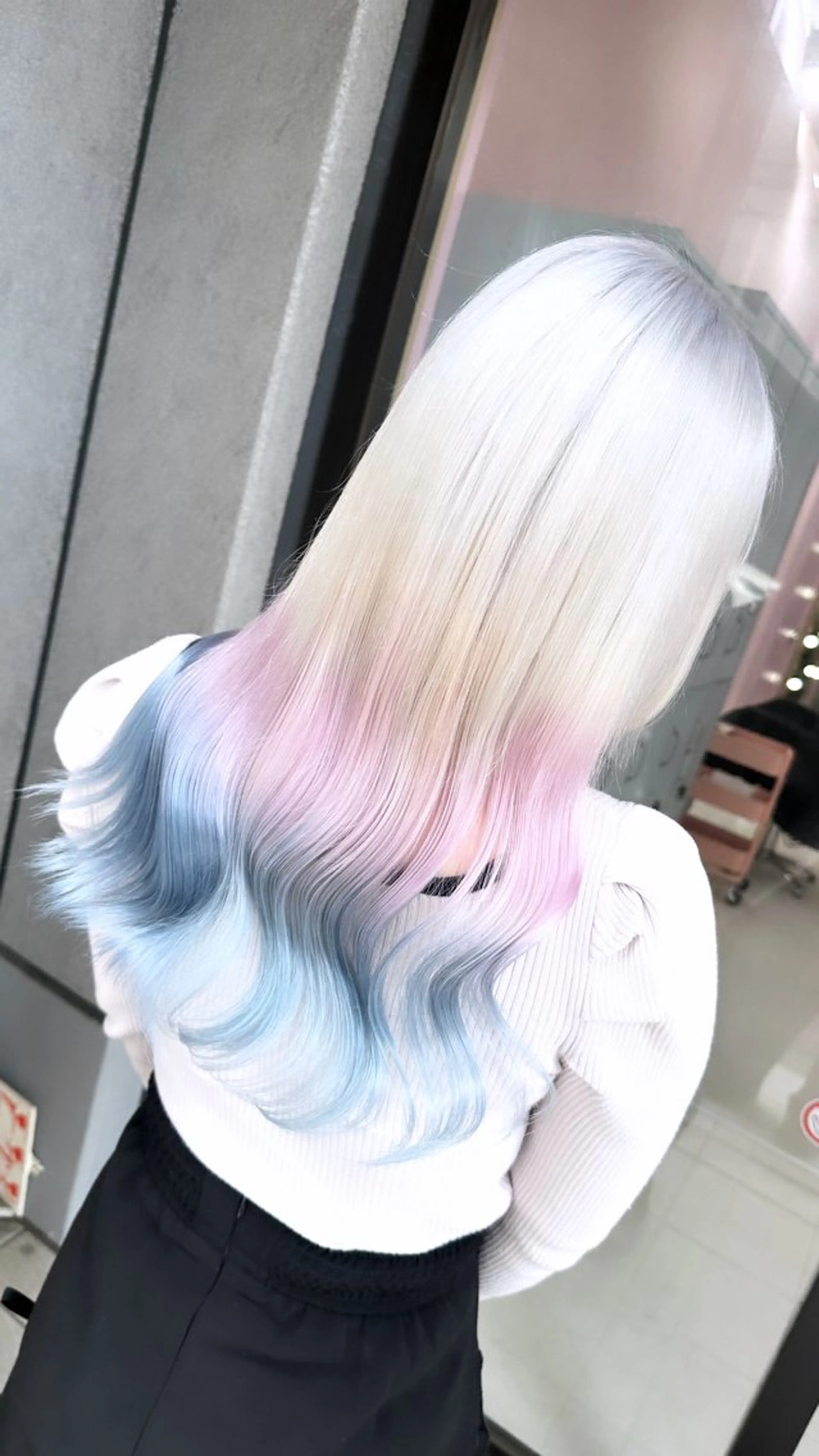 ロング カラー ヘアカラー トリートメント ブリーチ人気No.1 MANATO🎨🌈のヘアスタイル