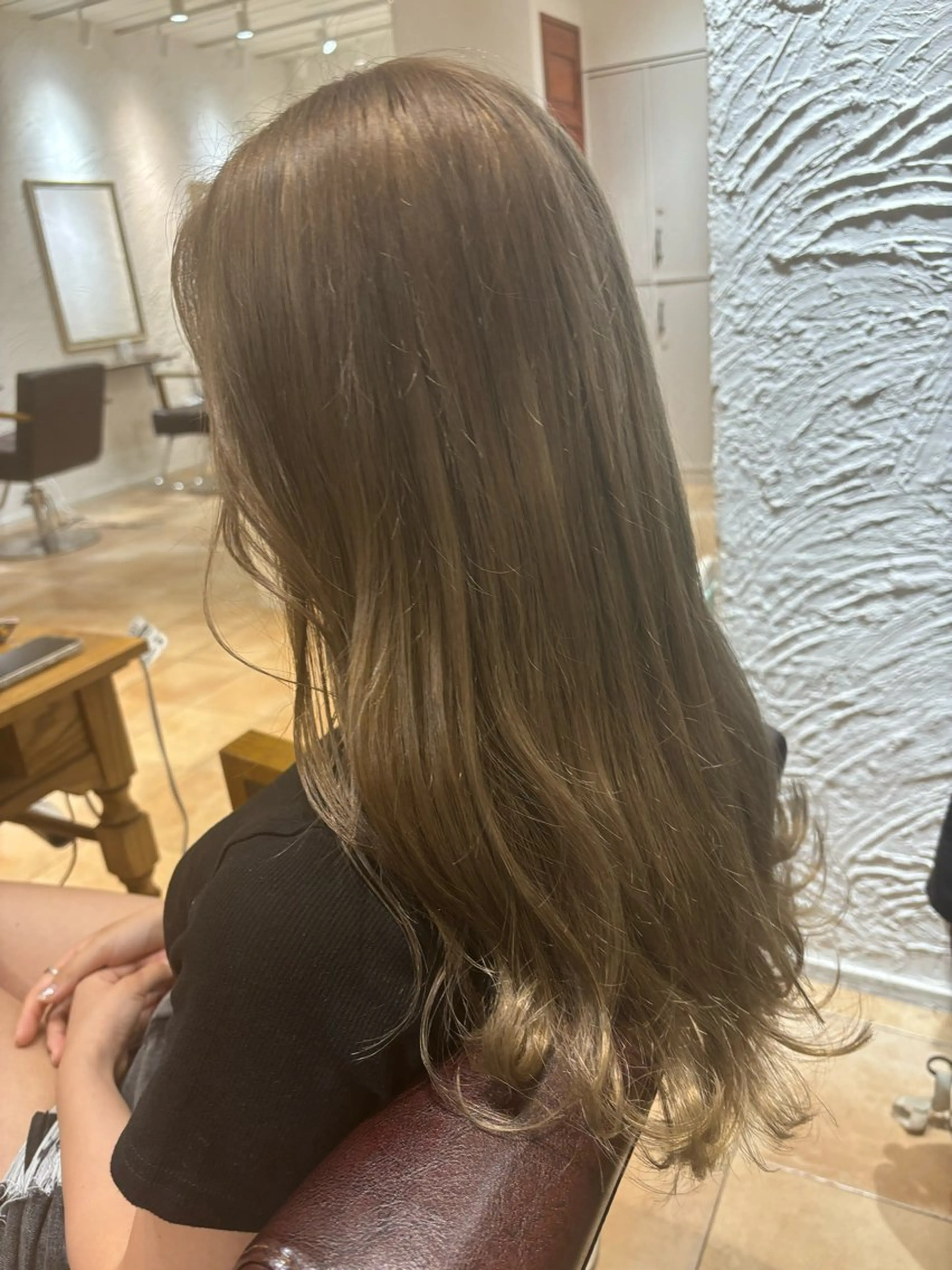 ロング カラー ブリーチ グレージュ ミルクティーグレージュ ヘアカラー 🌈透明感カラー🌈 🌟吉田祐介🌟のヘアスタイル