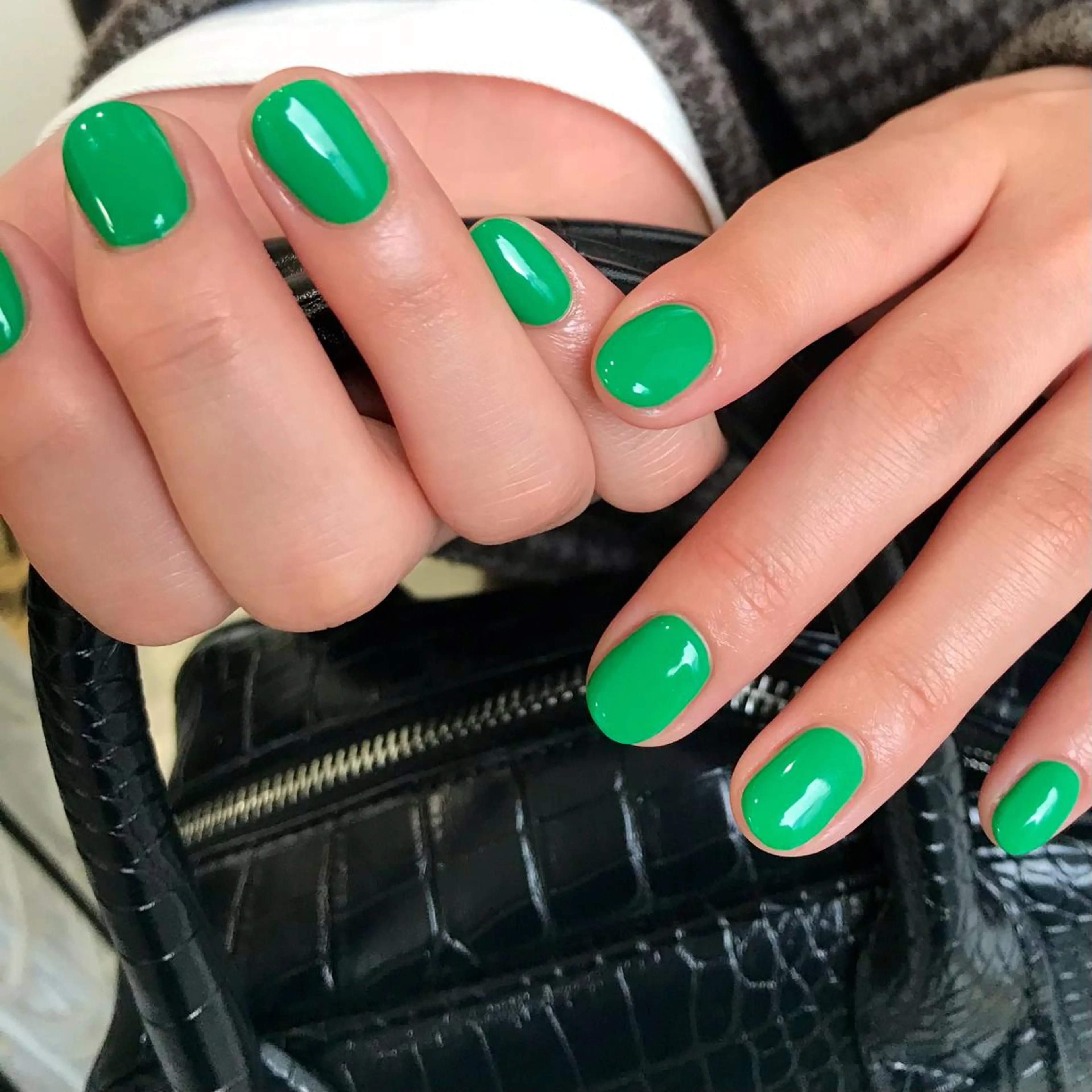 ネイル ジェルネイル グリーン ニュアンスネイル オフィスネイル ワンカラーネイル ハンドネイル para ☀︎ sol by BECK所属・Para Sol nail　Maoのネイルデザイン