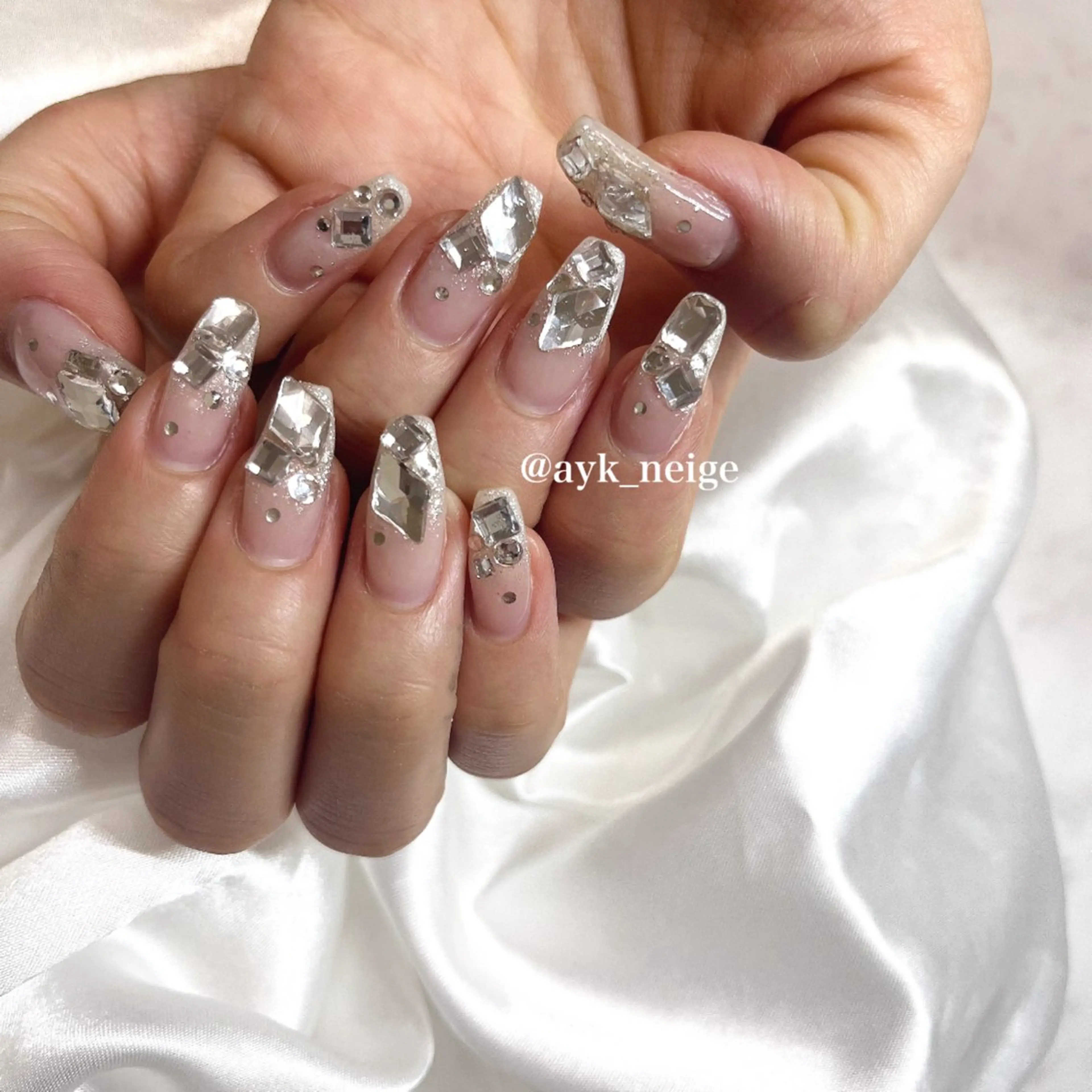 ネイル フットネイル フレンチネイル キラキラネイル 韓国ネイル マグネットネイル n'eige nail所属・大谷 綾香のネイルデザイン