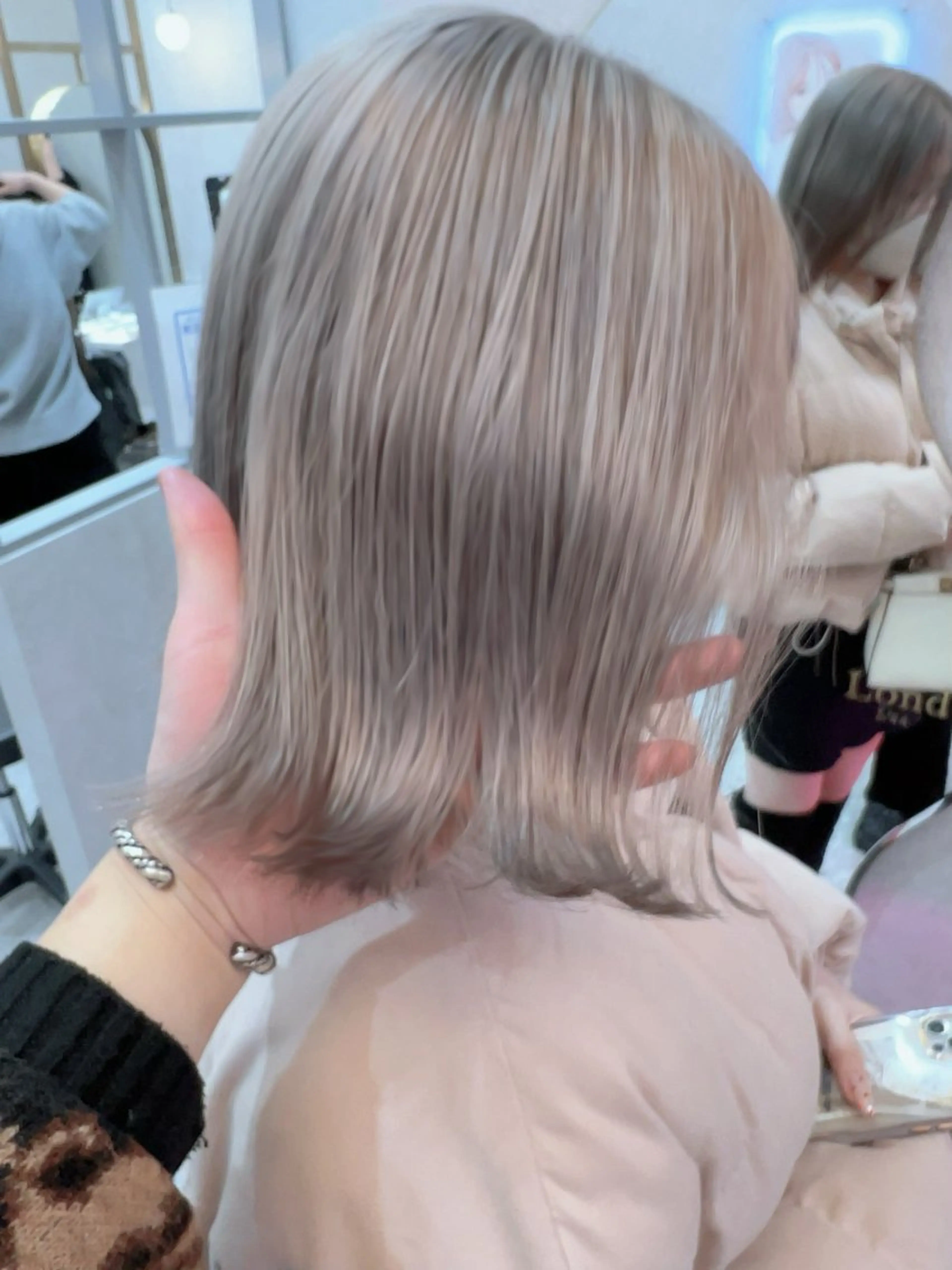 ミディアム カラー ハイトーンヘア れおん🌙のヘアスタイル