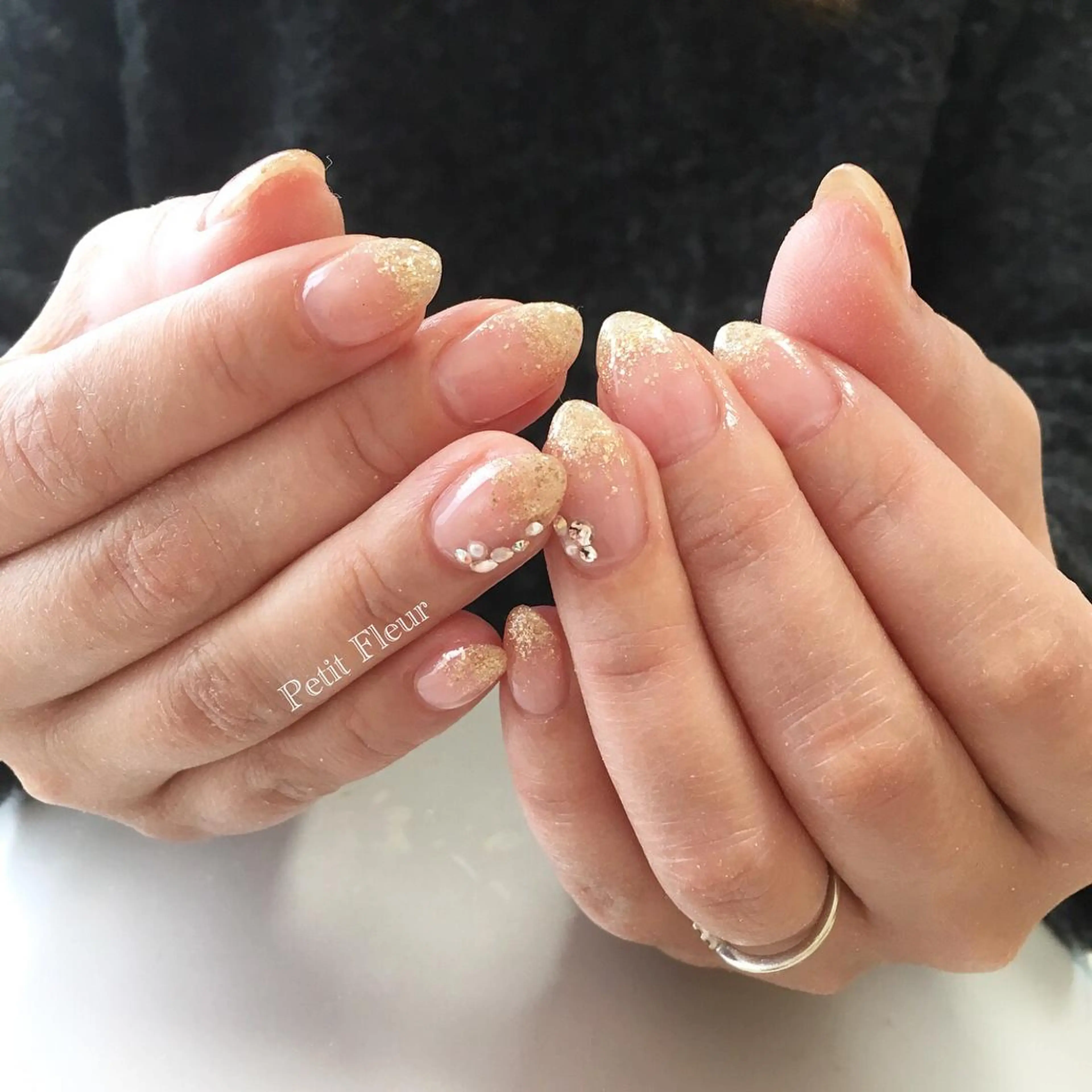 ネイル グラデーション ラメ(グリッター) ラメグラデーション Petit Fleur所属・青柳 亜梨奈のマツエク・マツパデザイン