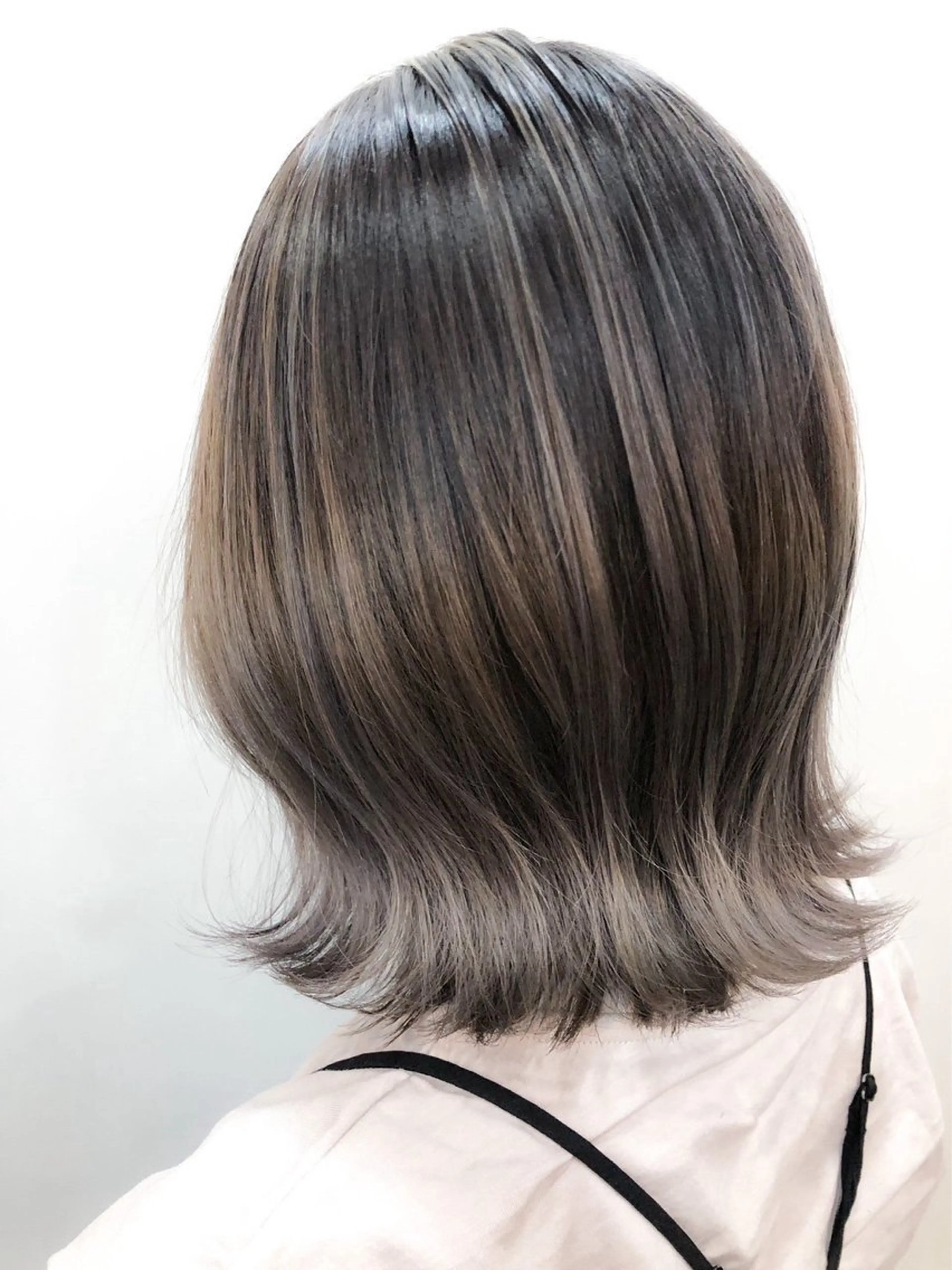 ミディアム 外ハネヘア カット トリートメント レイヤーカット✂️ 若葉のヘアスタイル