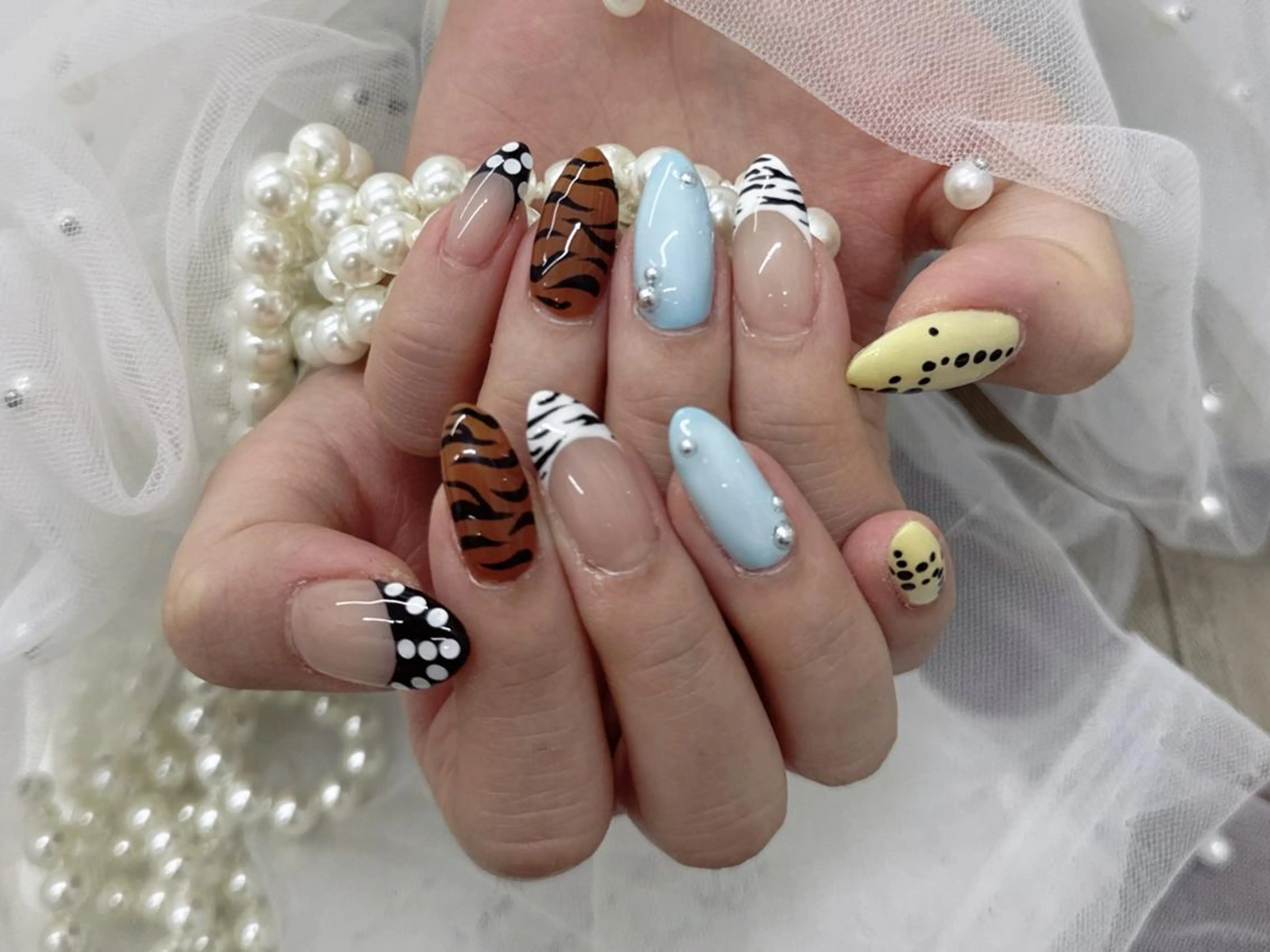 ネイル フレンチネイル ハート 韓国ネイル マグネットネイル マグネットフレンチ ロータス ネイルサロンのネイルデザイン