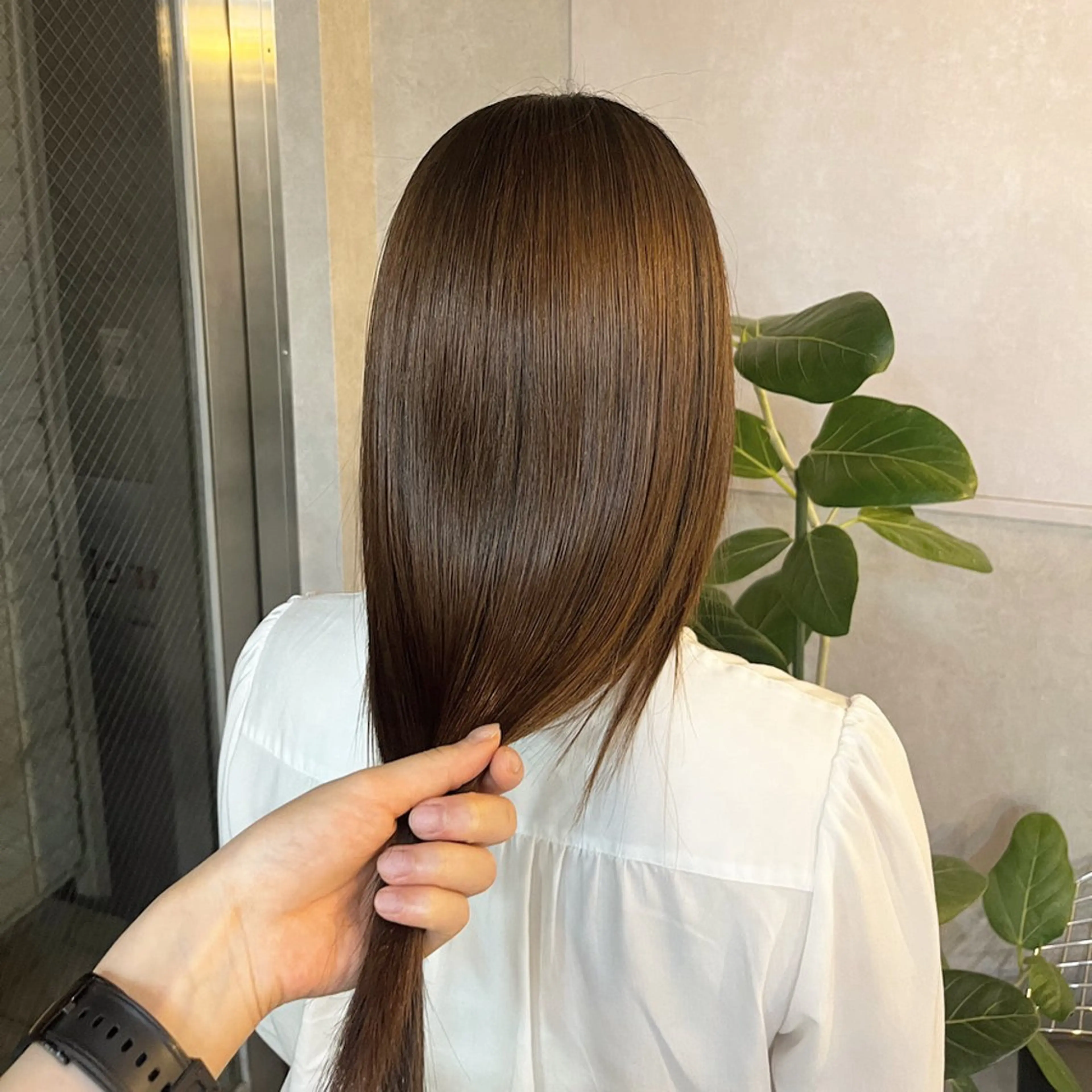 セミロング 髪質改善 縮毛矯正 トリートメント 縮毛矯正 トリートメント ヘアセット ere 代々木公園所属・みほ/ニュアンス/ モード/艶カラーのヘアスタイル