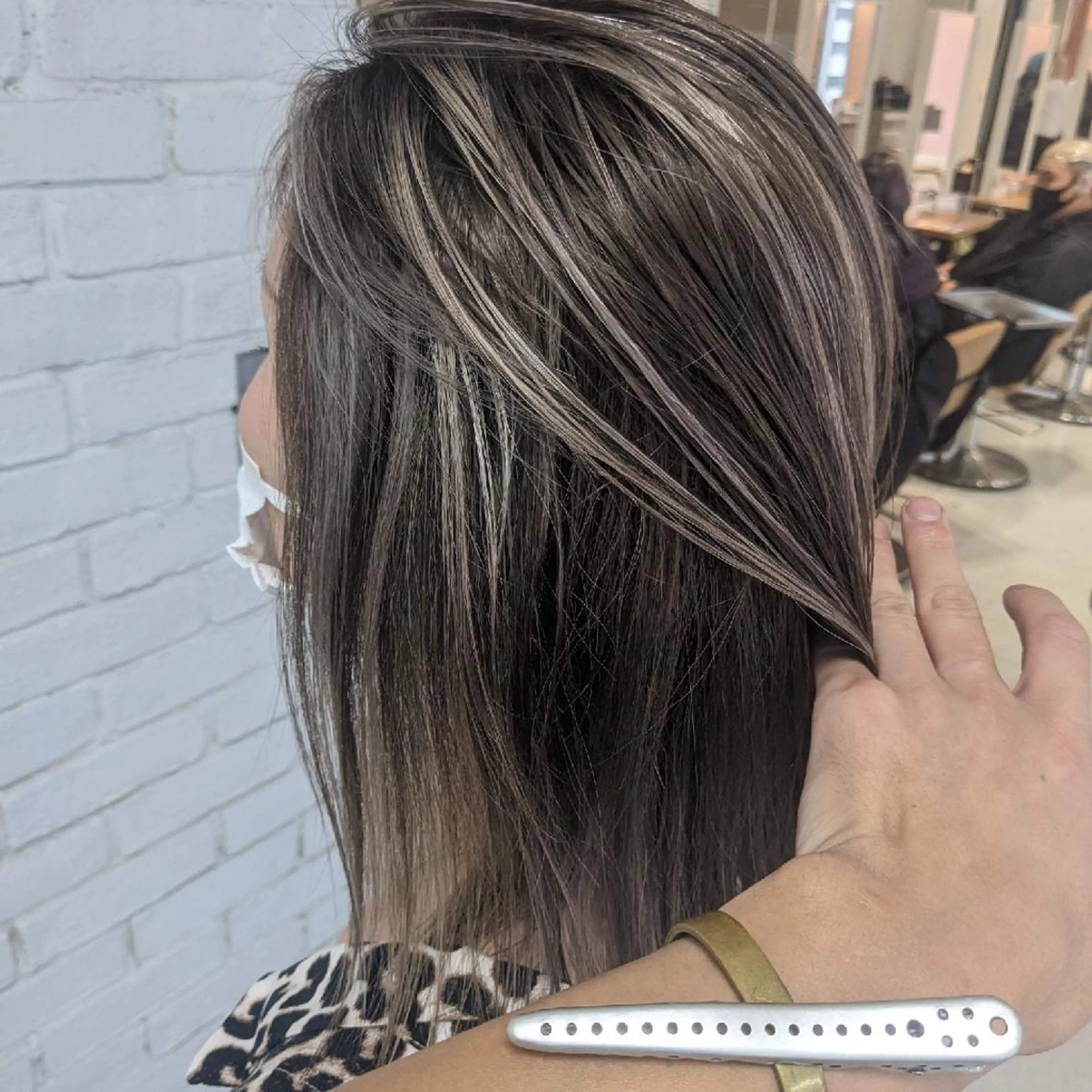 セミロング ハイライト カット ヘアカラー トリートメント nameless髪質 改善ブリーチ心斎橋のヘアスタイル