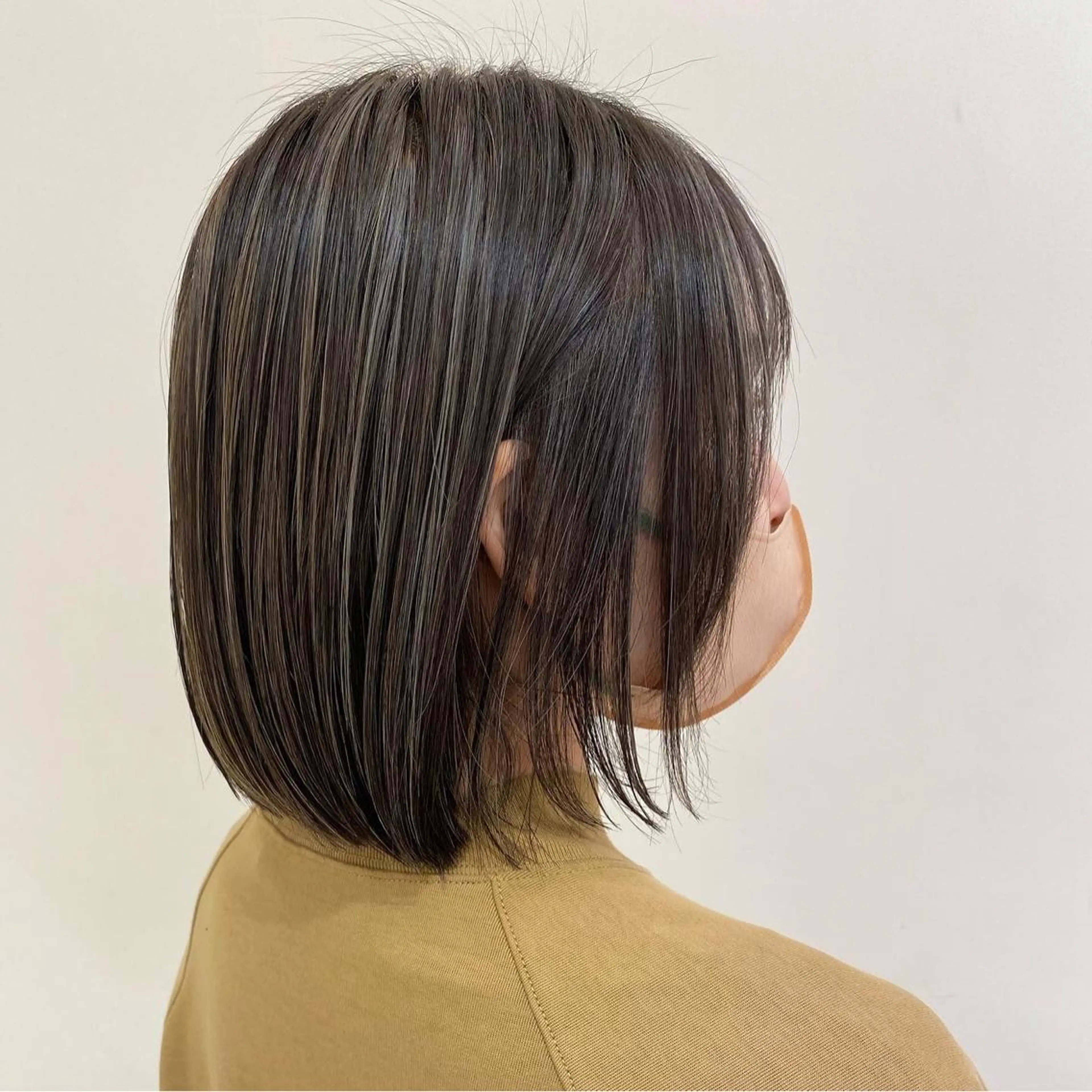 ミディアム カラー グレージュ ハイライトカラー ハイライト カット ヘアカラー トリートメント 細めハイライト🩶 ボブ/レイヤーカットのヘアスタイル