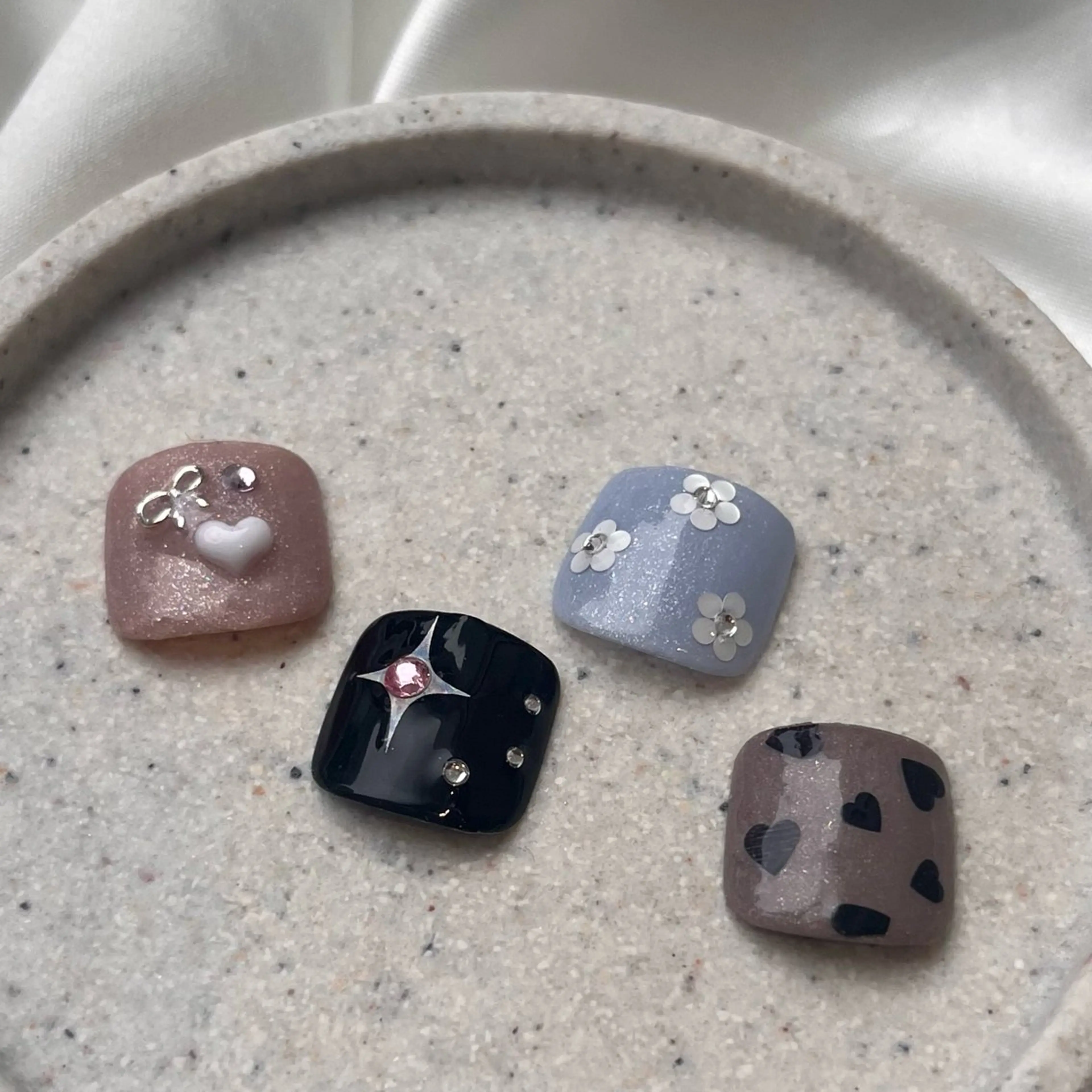 ネイル アートネイル フットネイル Neolive 銀座 / mioのネイルデザイン