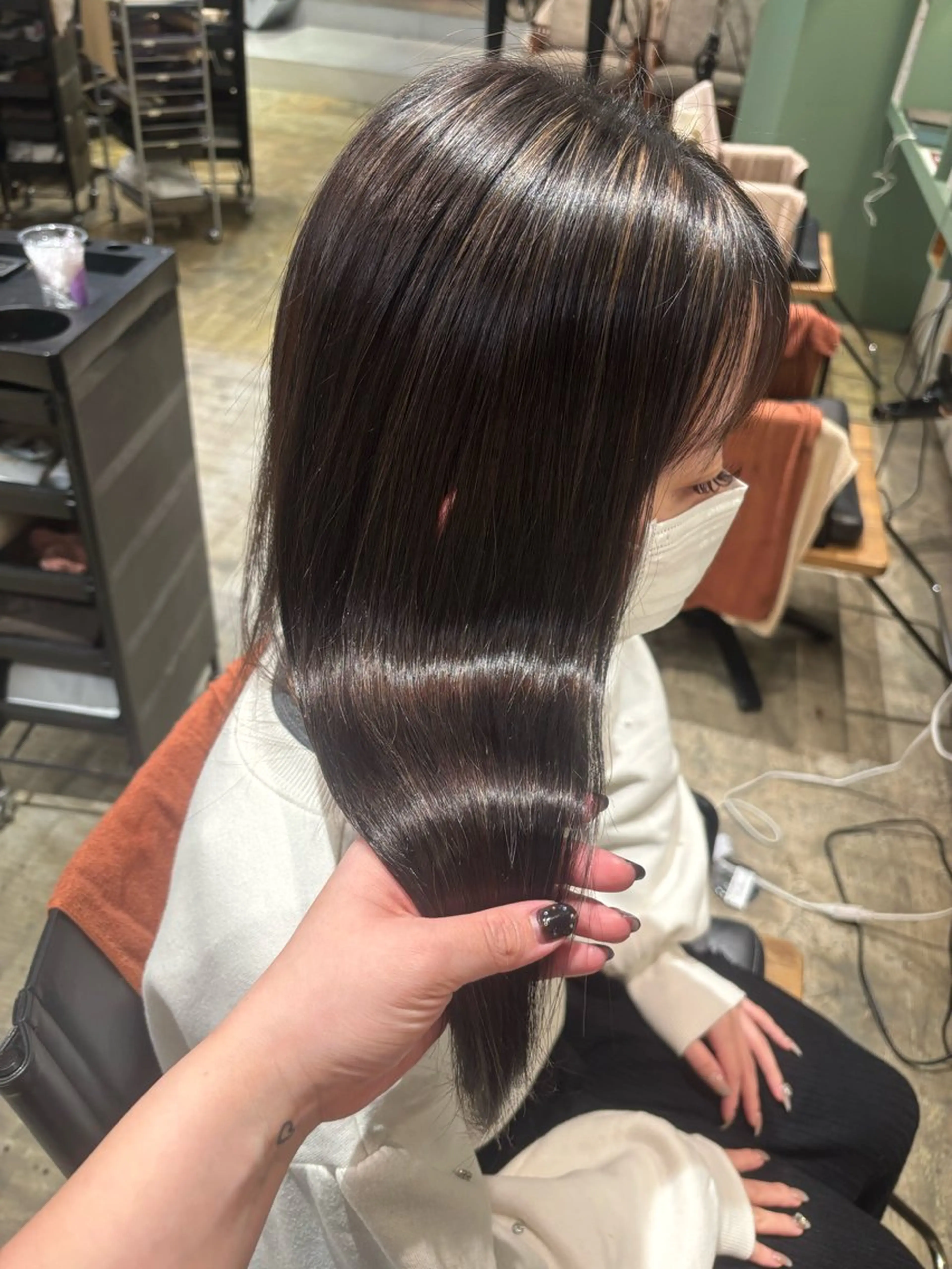 ミディアム カラー 渡邊 彩乃のヘアスタイル