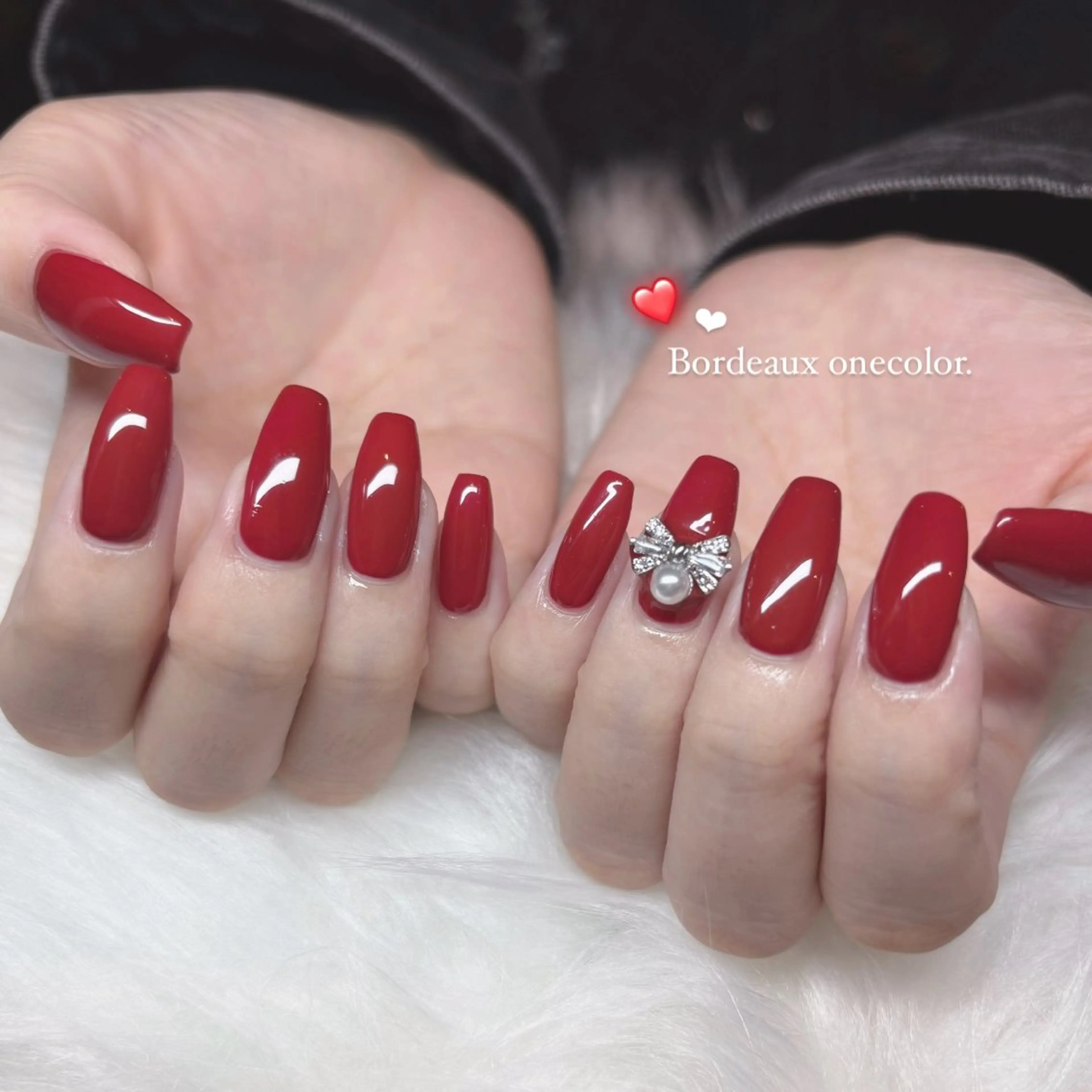 ネイル ボルドー ワンカラーネイル リボン cologne nail所属・HAGIHARA MANAのネイルデザイン