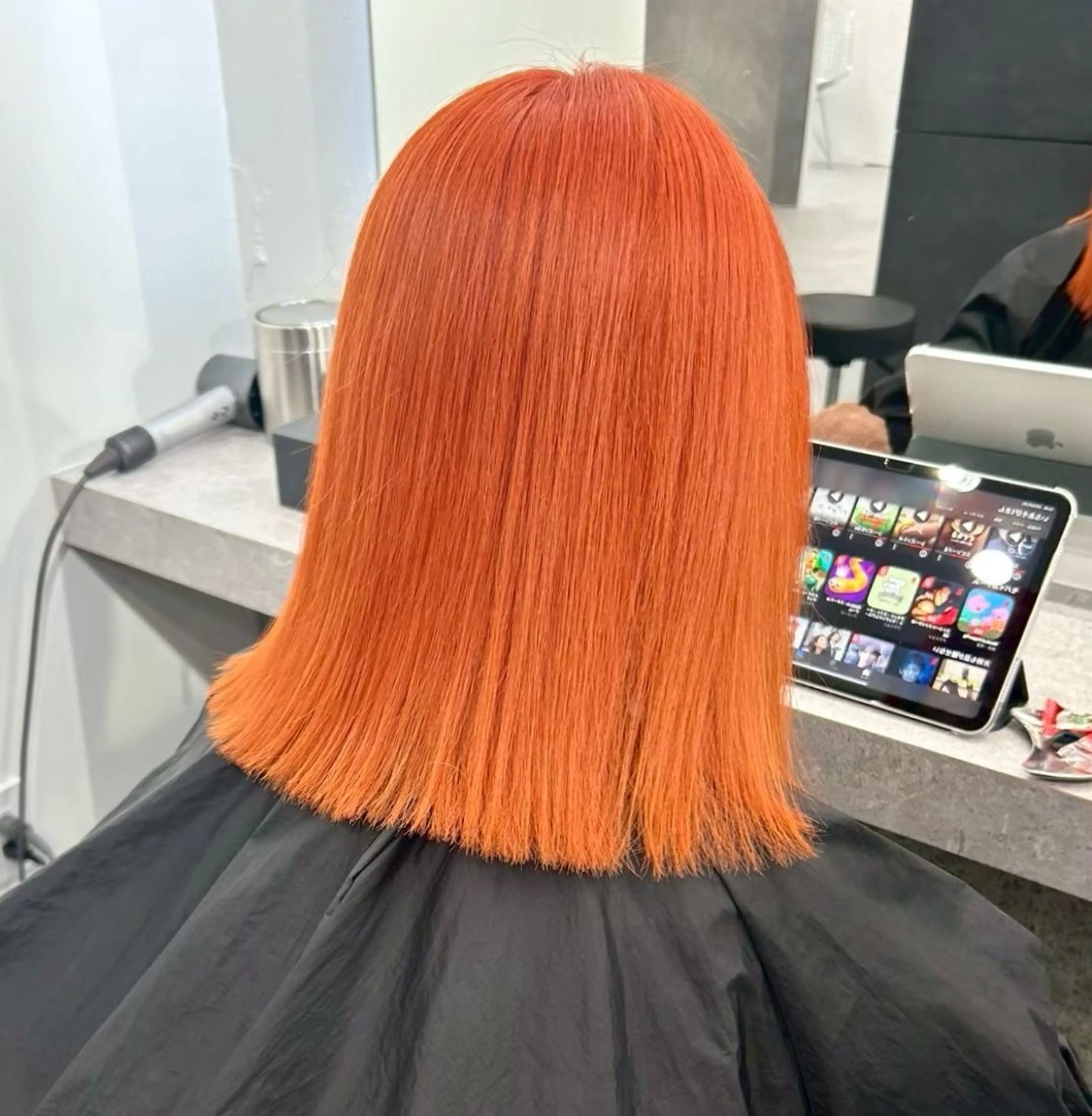 セミロング カラー ブリーチ オレンジ ヘアカラー いろあそび 町田所属・ハイトーン🪼派手髪 mahoのヘアスタイル