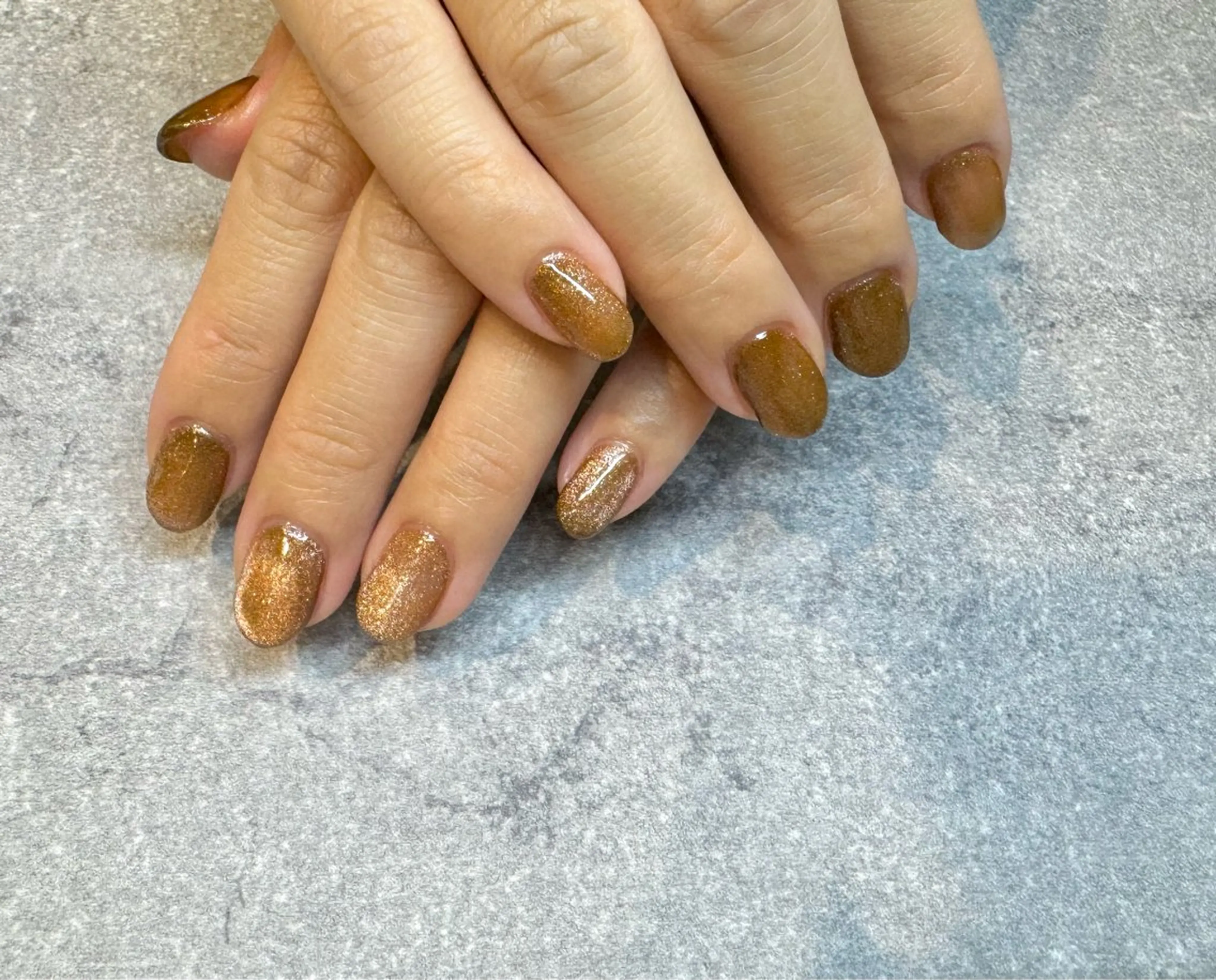 ネイル ブラウン マグネットネイル ハンドネイル プライベートサロン LUANAのエステ・リラクイメージ