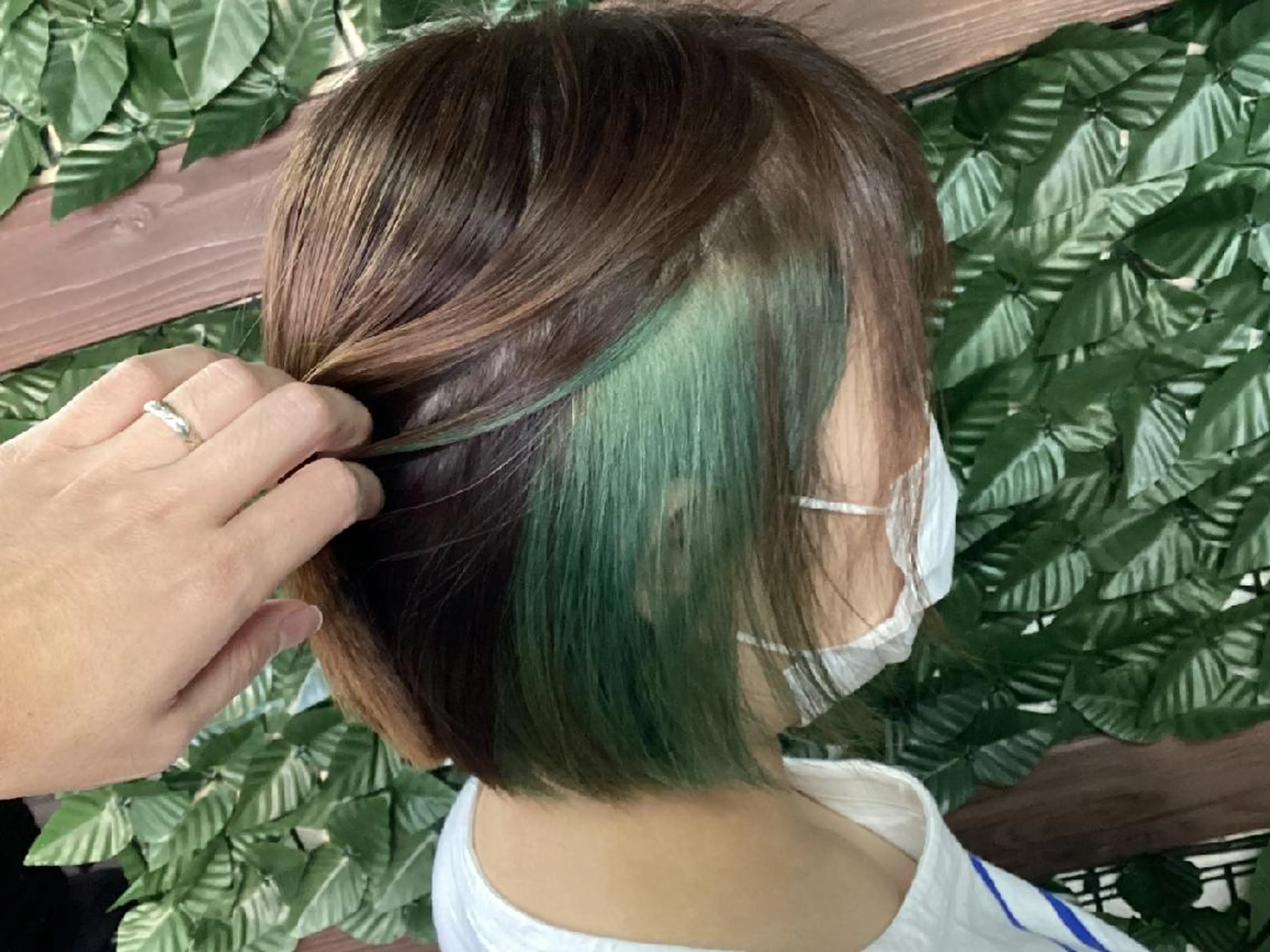 カット＋インナーカラー（ブリーチ込み）の写真