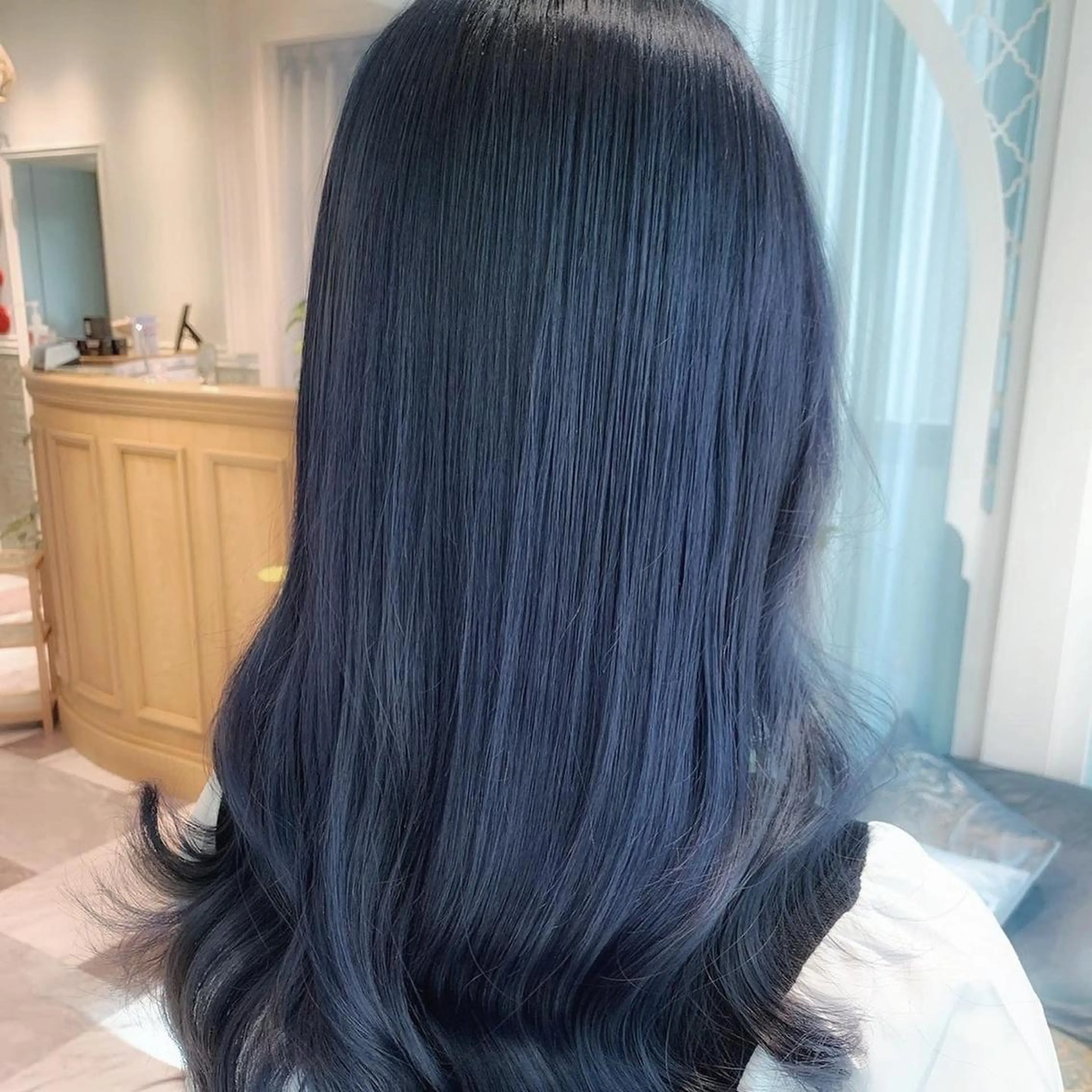 ロング カラー ベージュカラー 黒髪 ブリーチ ブルーカラー ブルーブラック ヘアカラー 木屋元一/透明感 /レイヤー/縮毛矯正のヘアスタイル