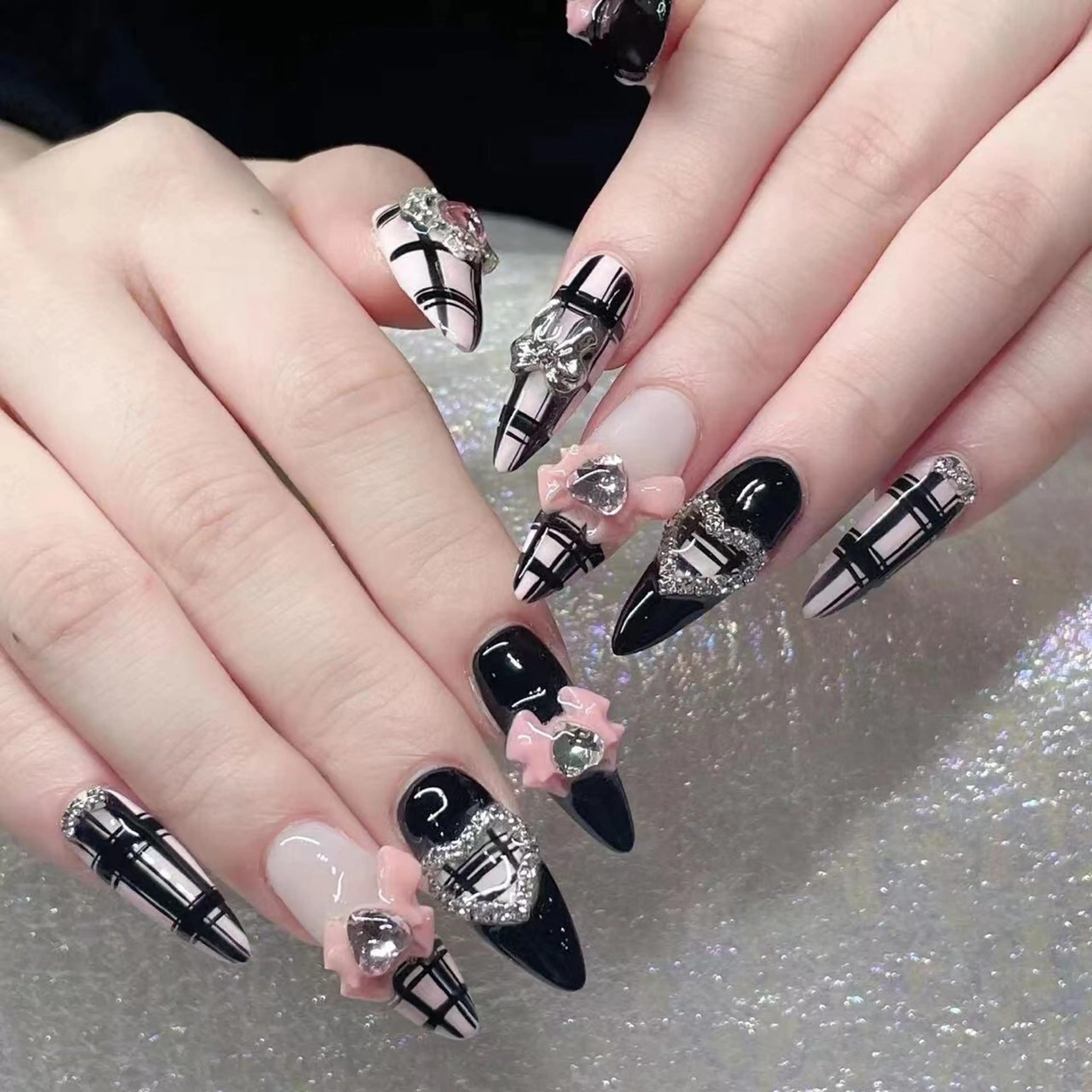 ネイル ハンドネイル Queens ひなのネイルデザイン