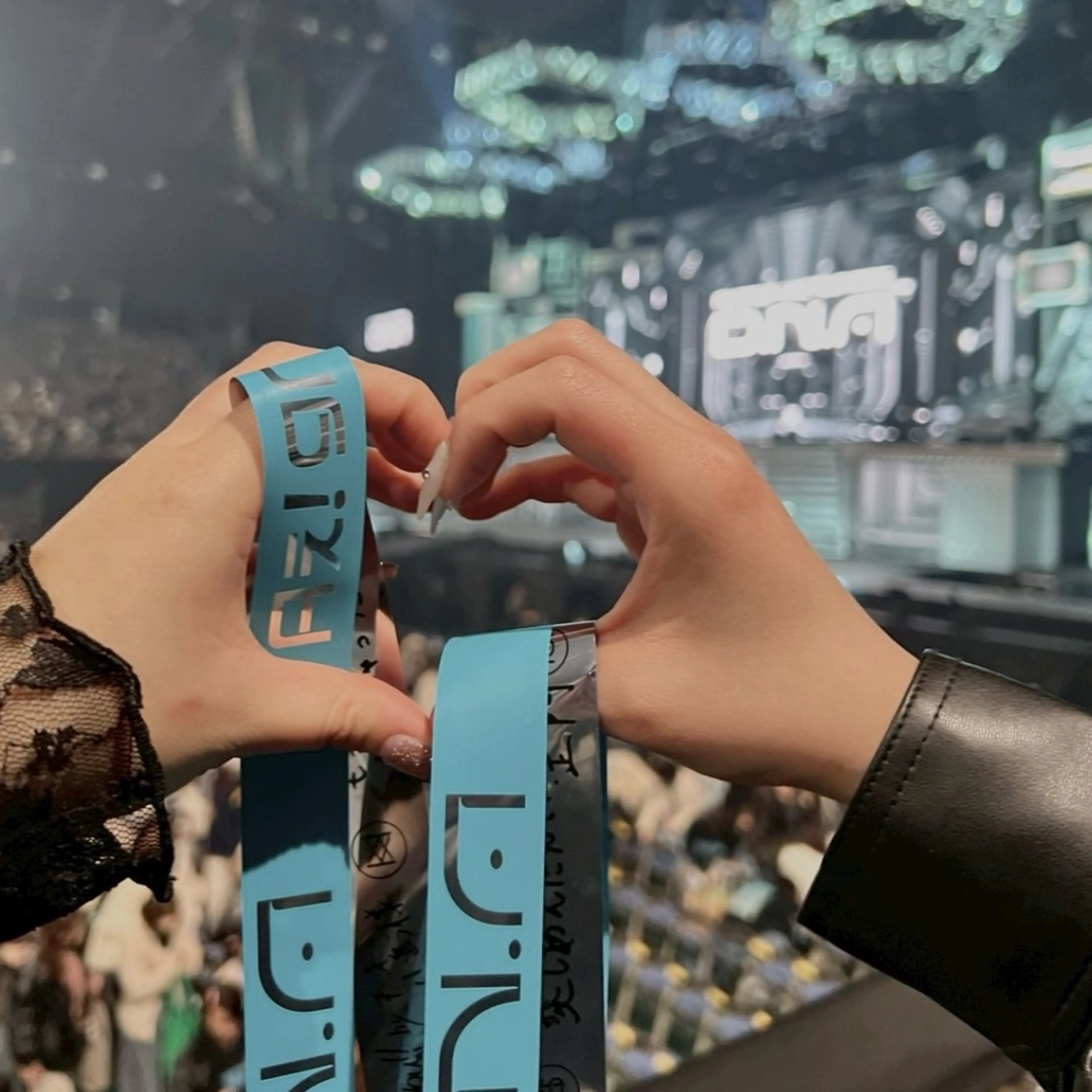 Mimi🎀 ブリーチなしＷカラーのヘアスタイル