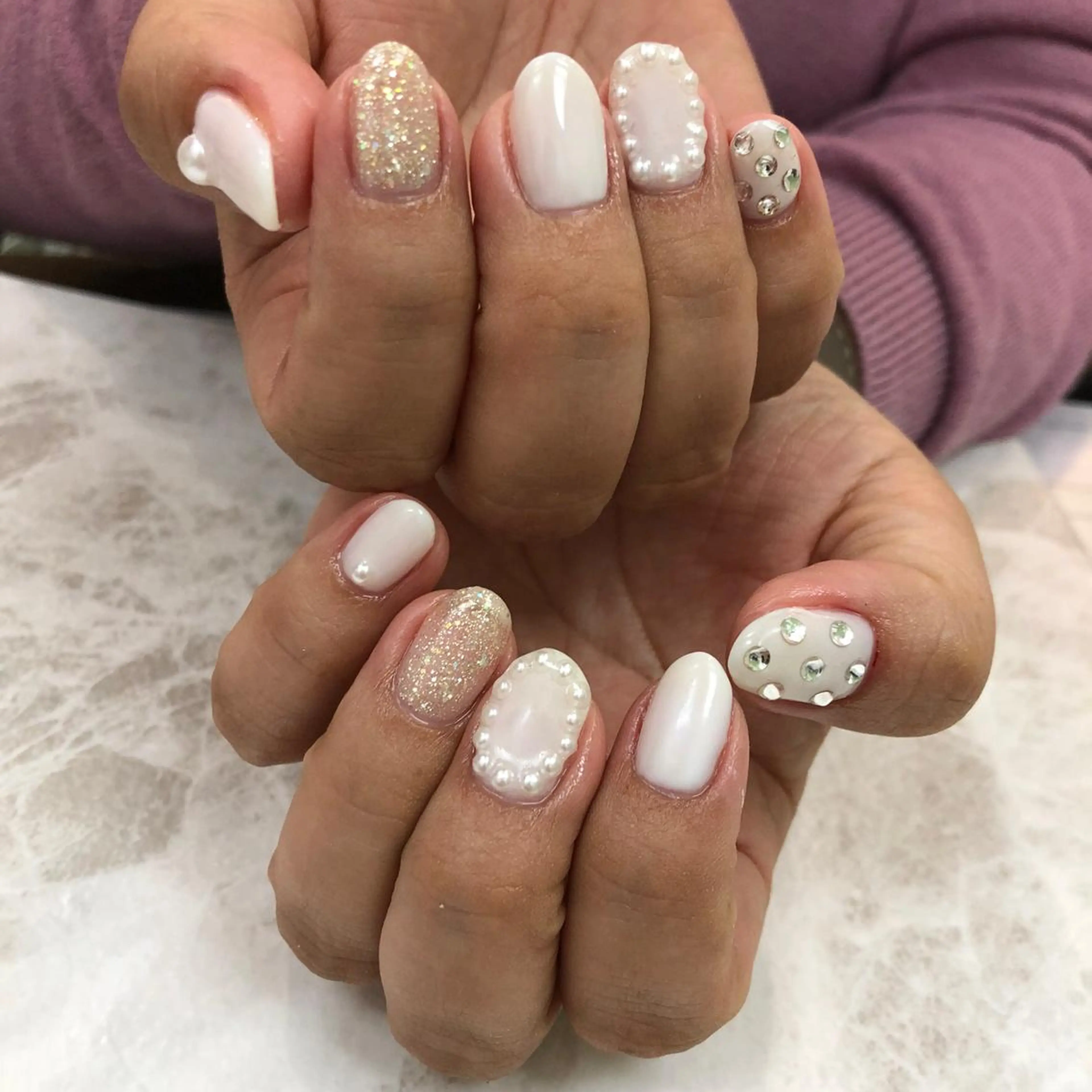 ネイル ホワイト 冬ネイル クリスマス Irodim所属・MOKA NAKAGAWAのエステ・リラクイメージ