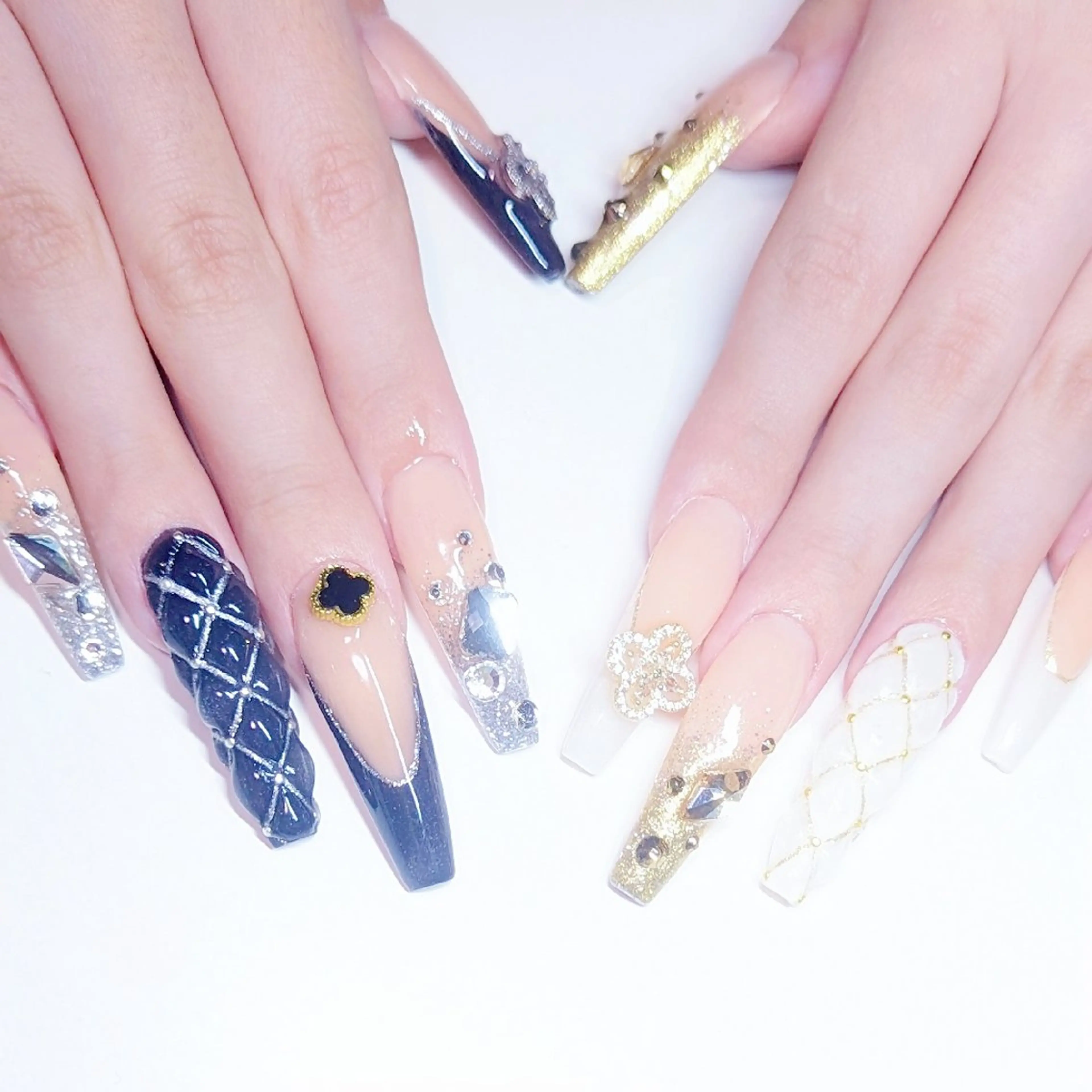 ネイル ハンドネイル クロキ 。のネイルデザイン