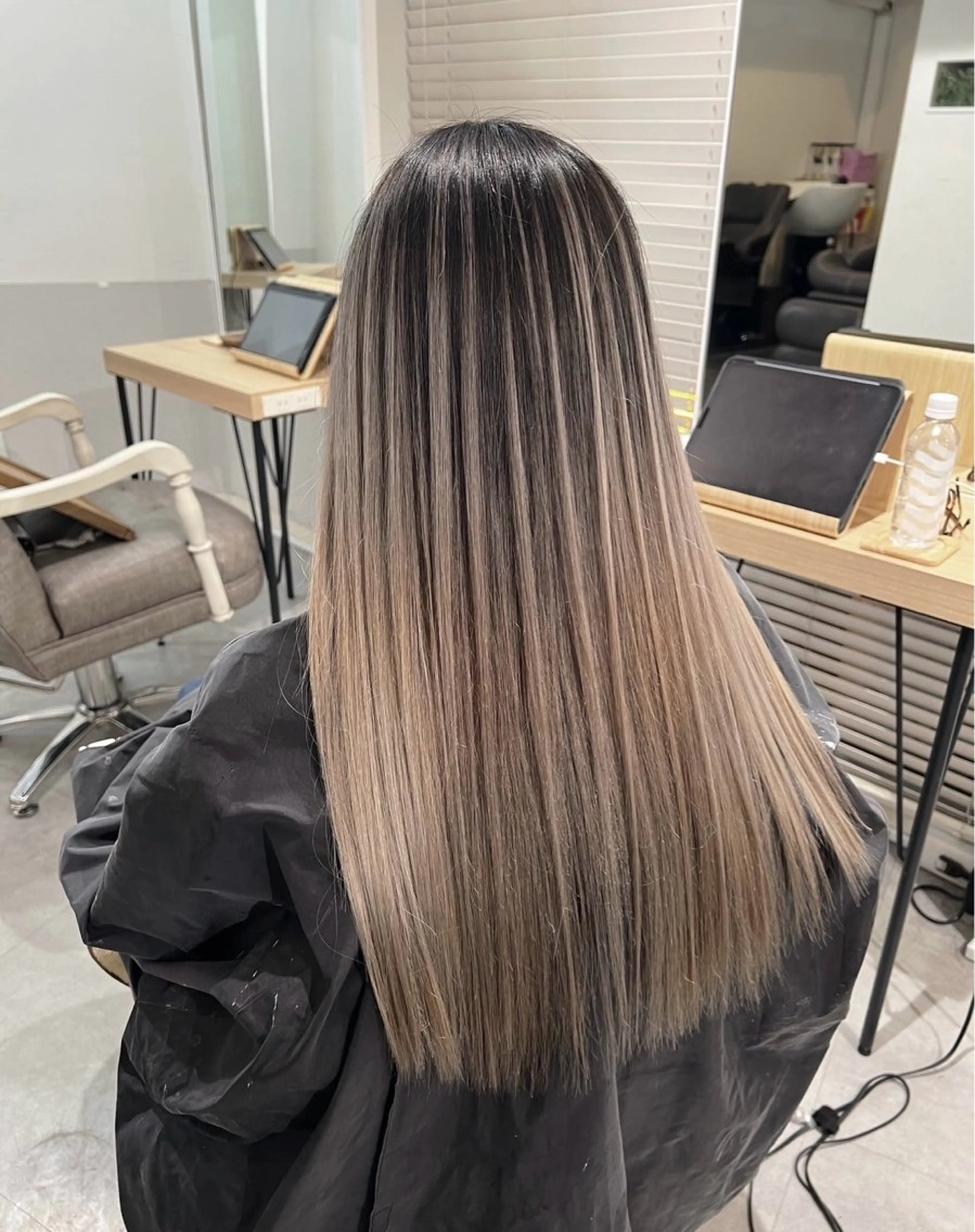 ロング カラー バレイヤージュ ベージュカラー ホワイトベージュ レイヤーカット ヘアカラー トリートメント ROBIN所属・指名数No.1 /NAOYAのヘアスタイル