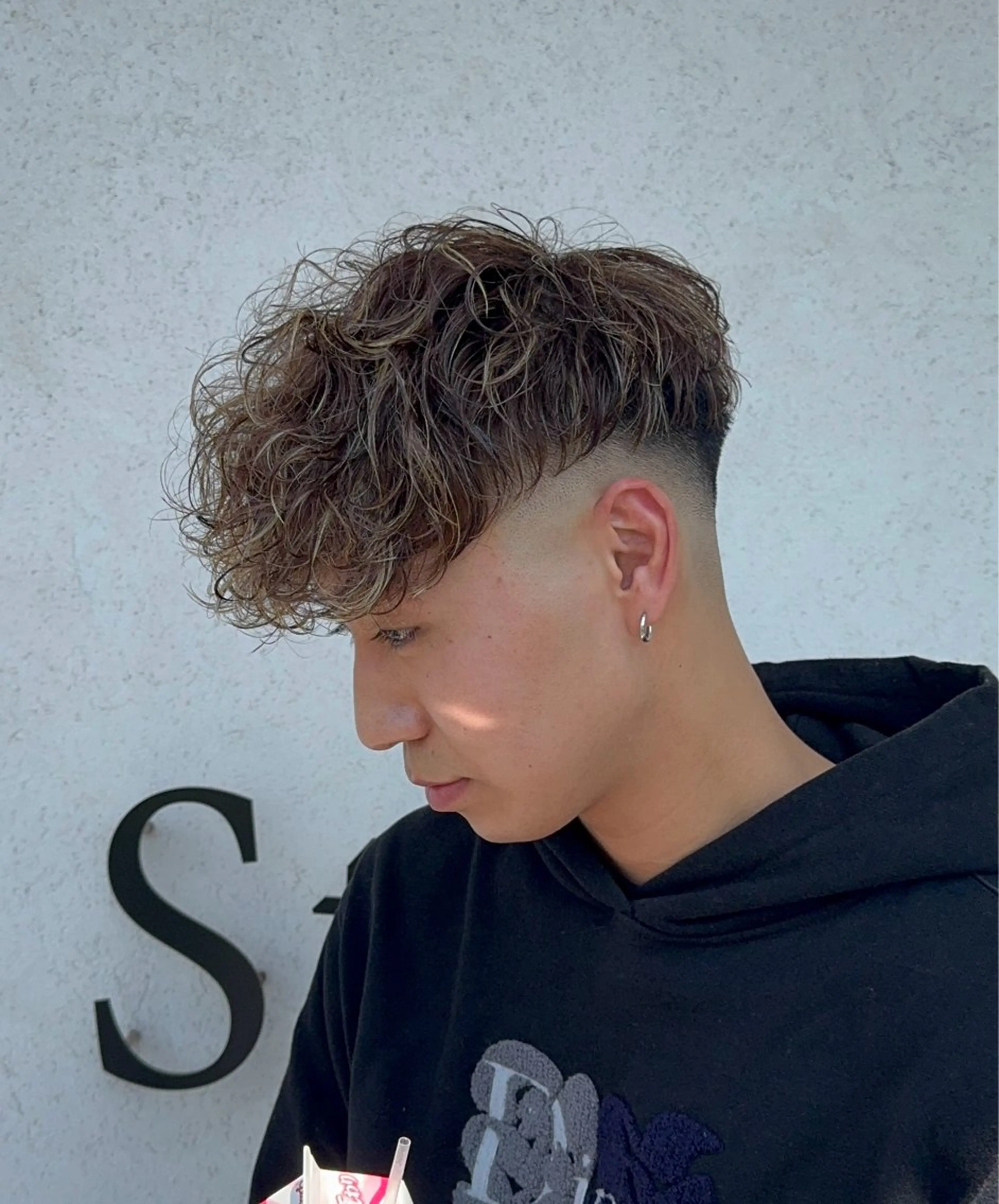 ショート カラー パーマ メンズ フェードカット メンズメッシュ メンズパーマ スキンフェード 刈り上げ カット ヘアカラー パーマ 【メンズ特化】岩瀬 武【メンズパーマ】のヘアスタイル