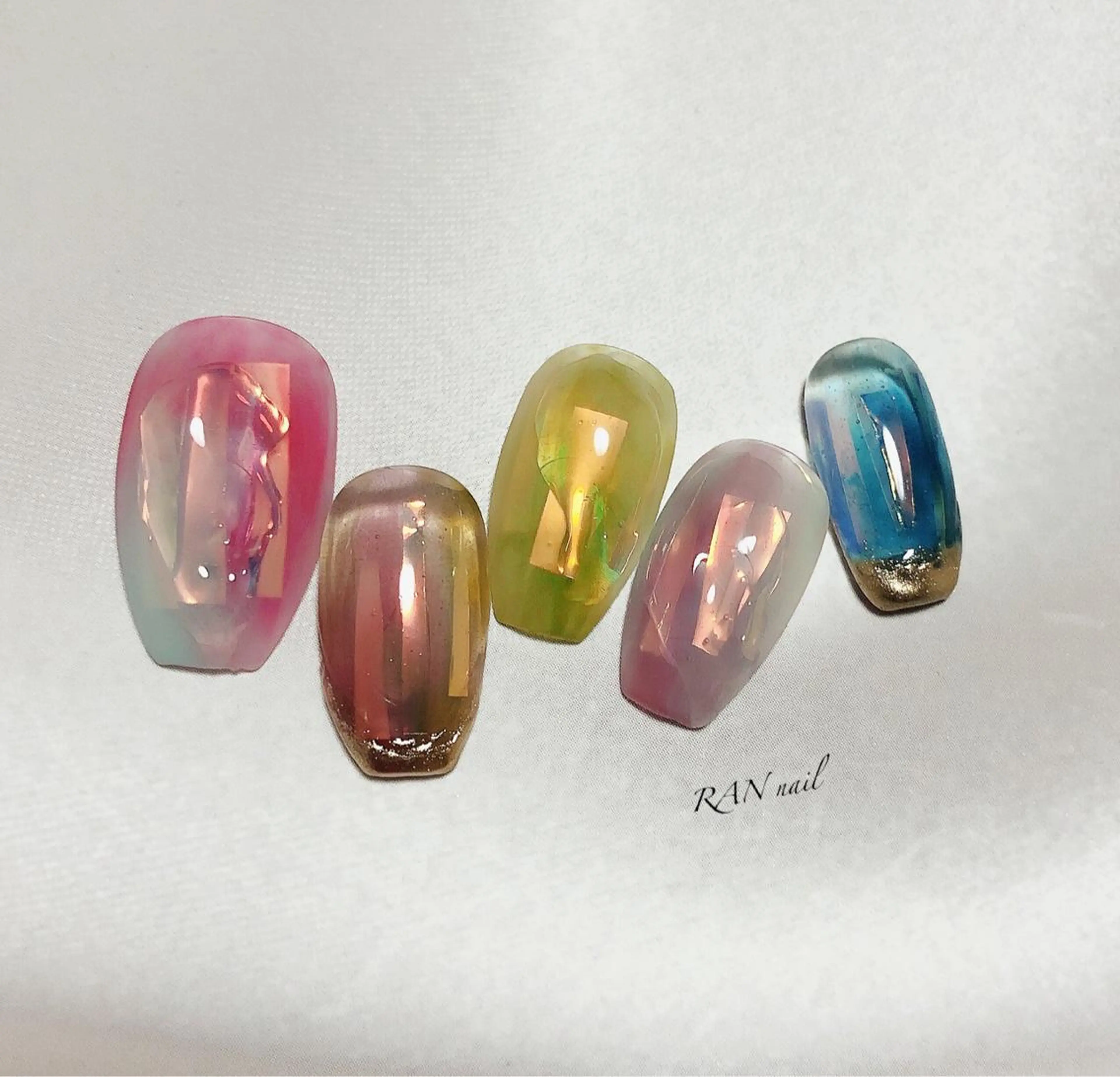 ネイル オーロラネイル 氷ネイル・うるうるネイル キラキラネイル ニュアンスネイル オフィスネイル ハンドネイル フットネイル RAN nail 〜ランネイル〜所属・RAN nailのネイルデザイン