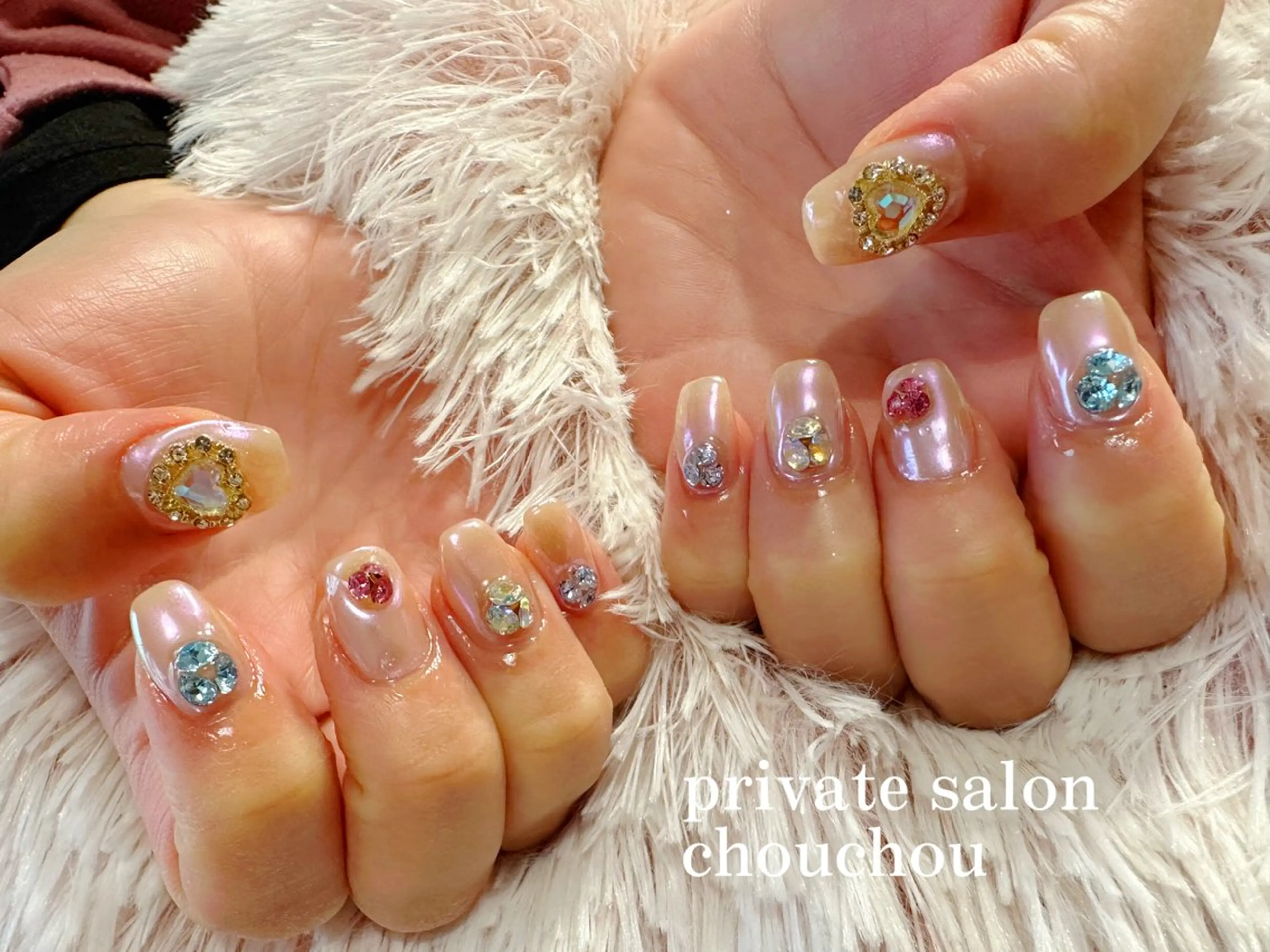 ネイル キラキラネイル ストーンネイル ネイルサロン CHOUCHOUのネイルデザイン