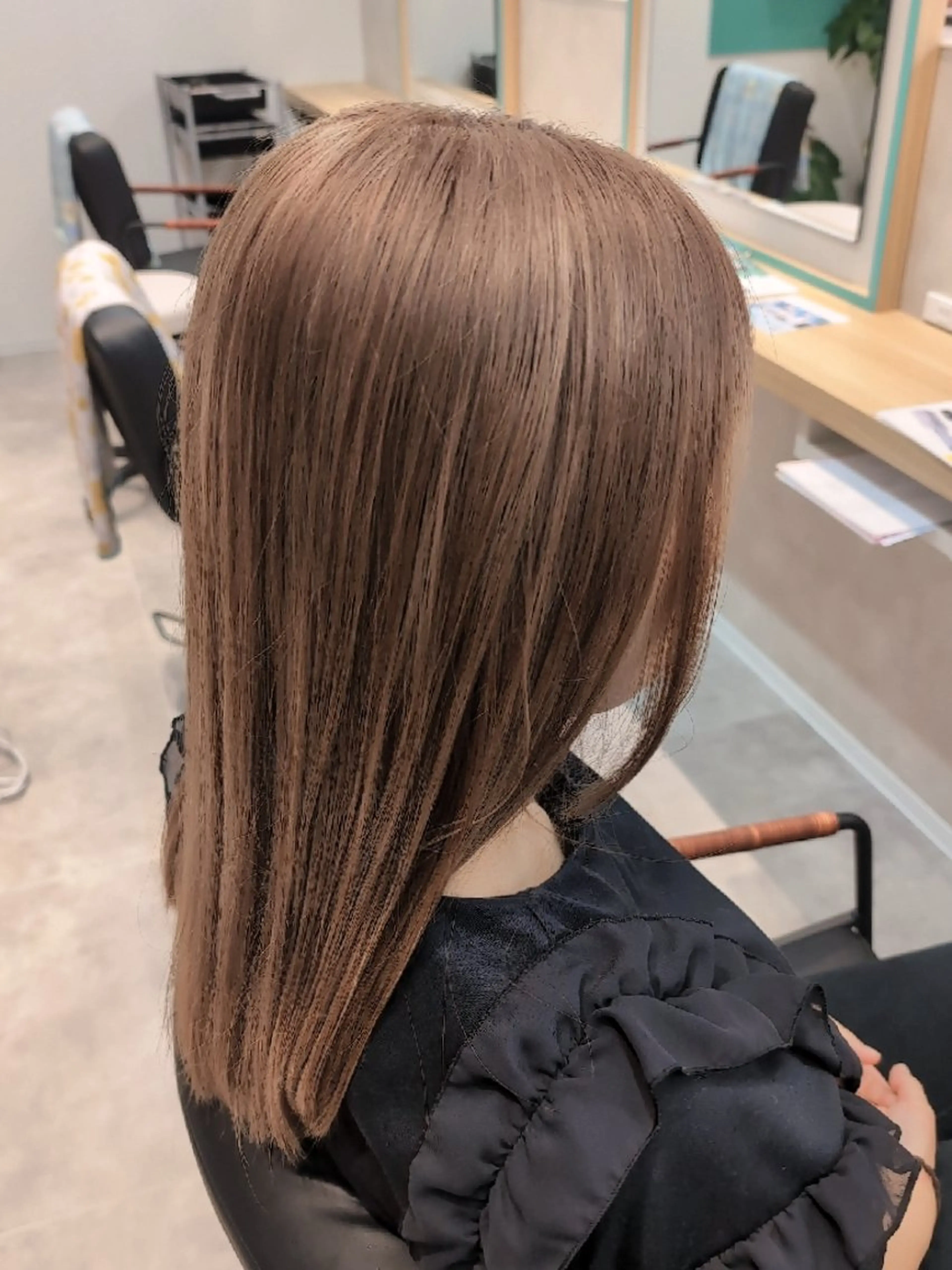 ロング カラー ベージュカラー ミルクティーベージュ カット ヘアカラー 田端みおと🐱 SoZoBridgeのヘアスタイル