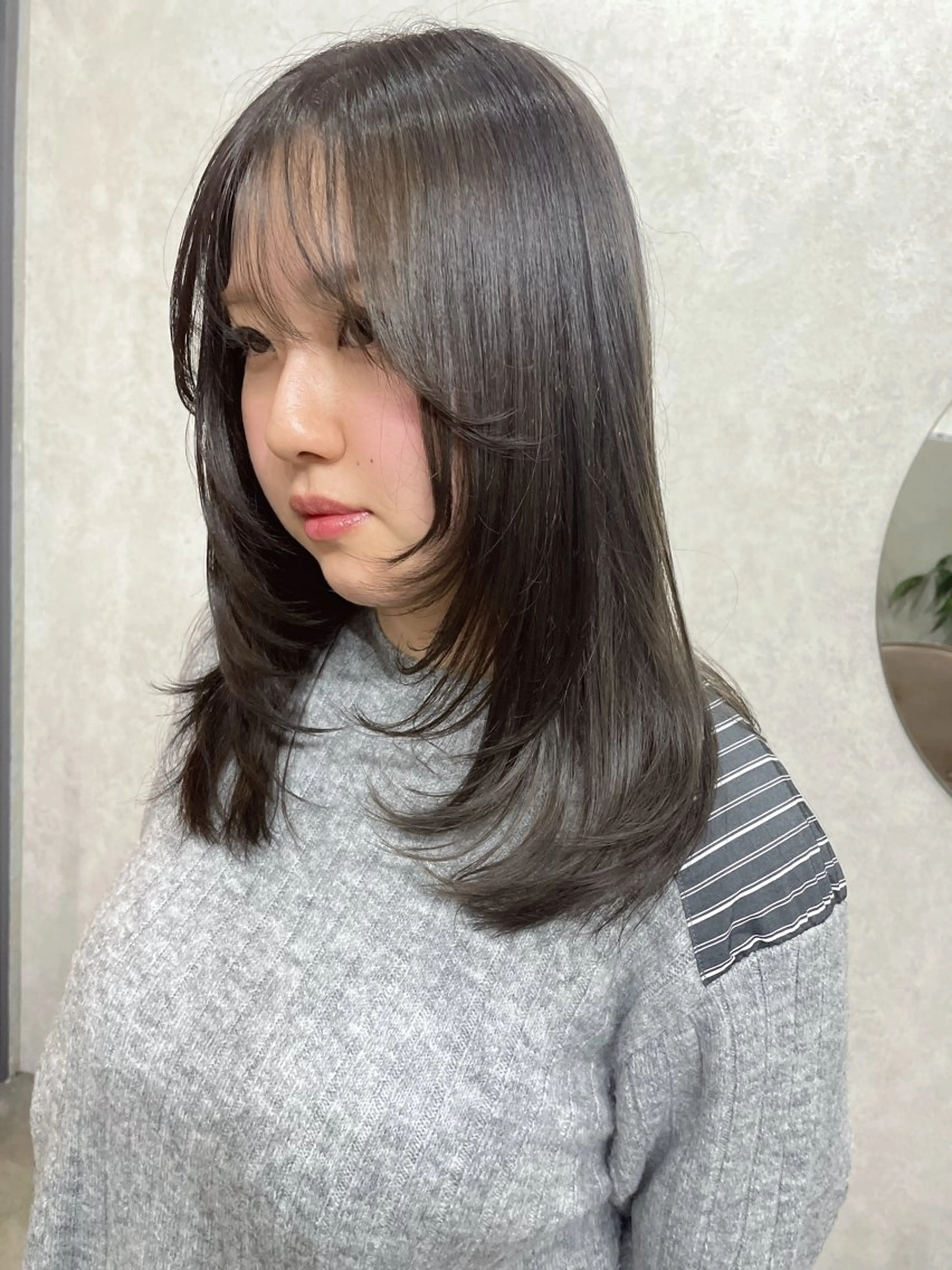 ミディアム カラー レイヤーカット AIRI layer cut hairのヘアスタイル