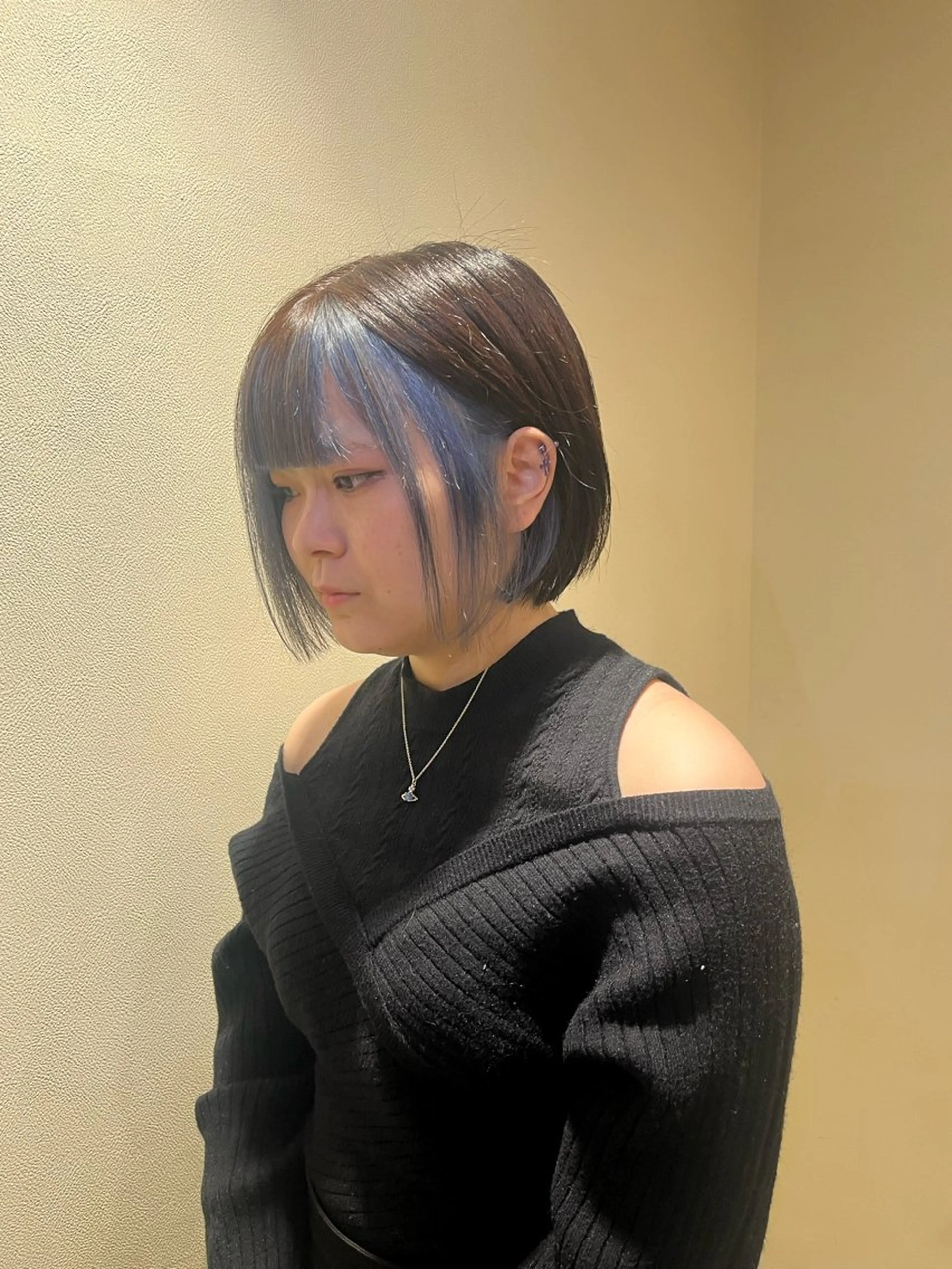 ショート カラー ブリーチ カット ヘアカラー 伊津 綾理彩のヘアスタイル