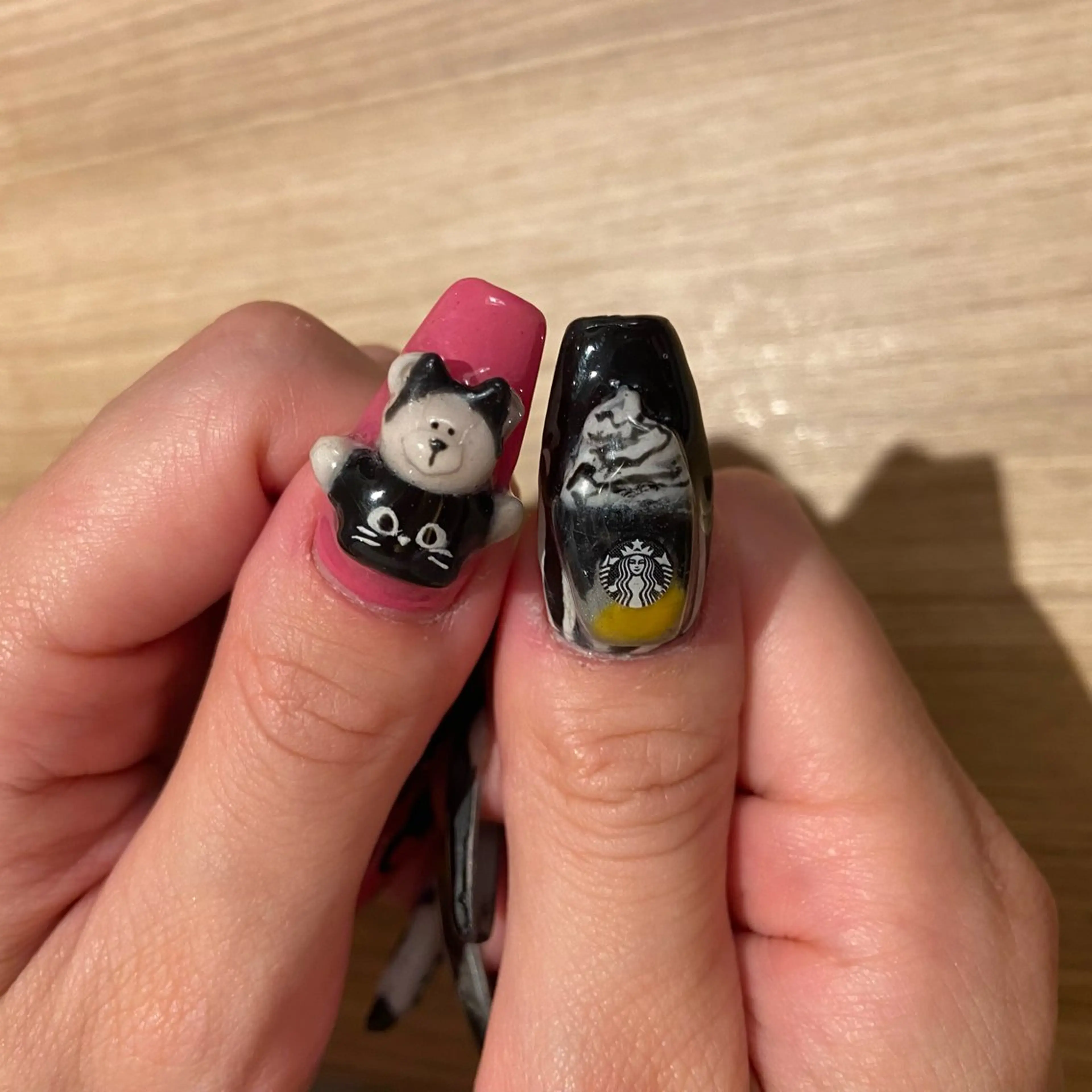 ネイル ハンドネイル LOUISE CRYSTALのネイルデザイン