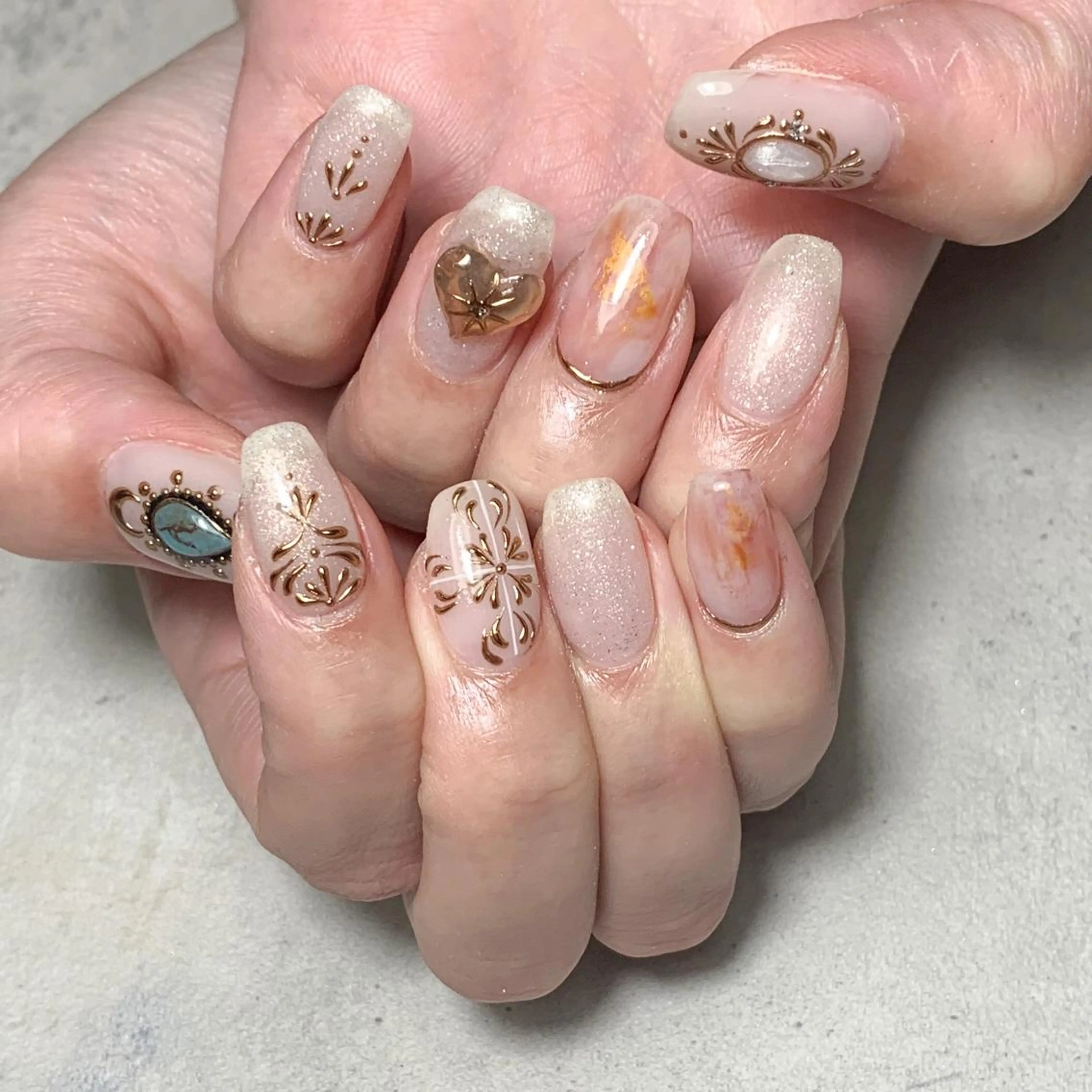 ネイル ハンドネイル atelier FIORITURA所属・FIORITURA aiのネイルデザイン