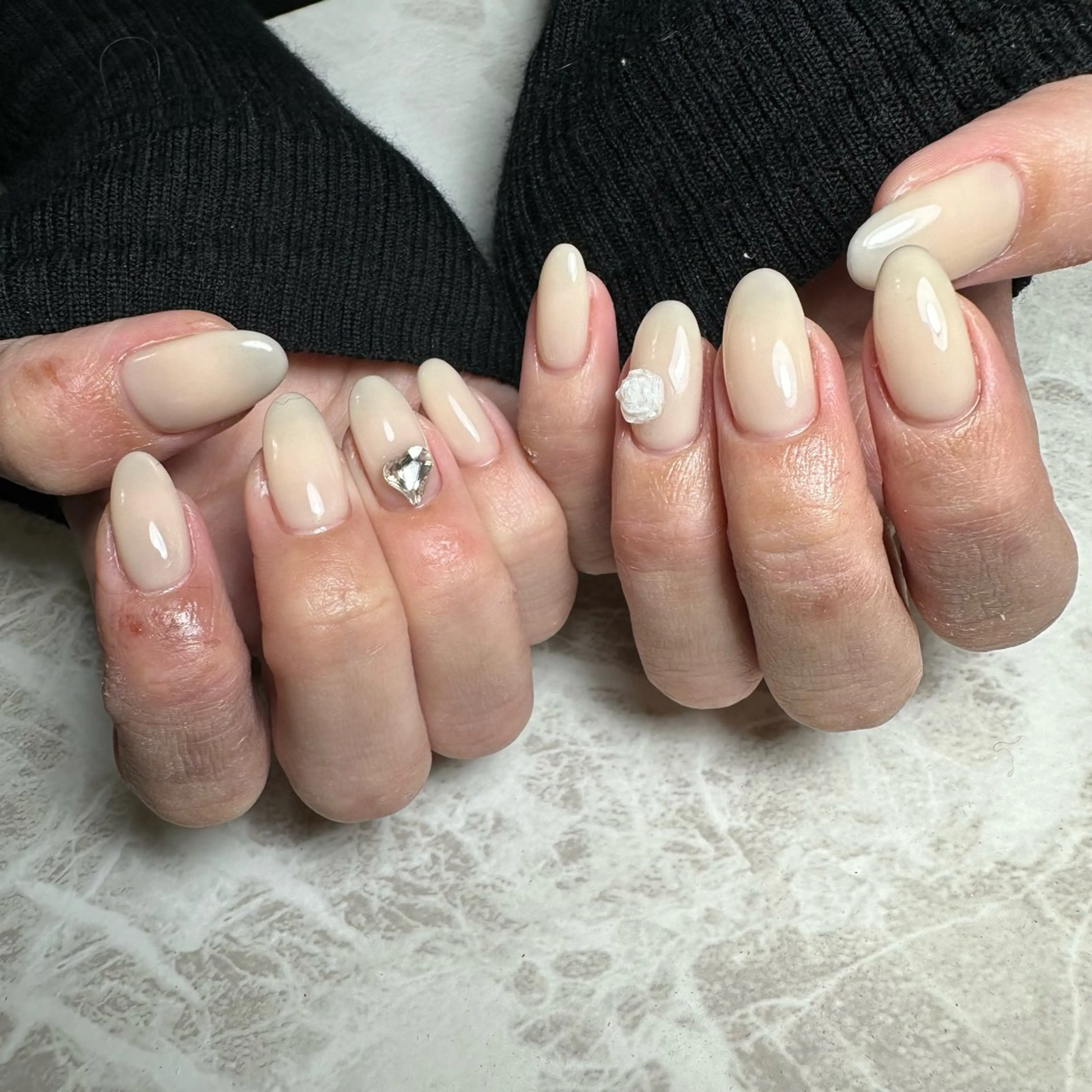 ネイル repos~ルポ~所属・里見 麗のネイルデザイン