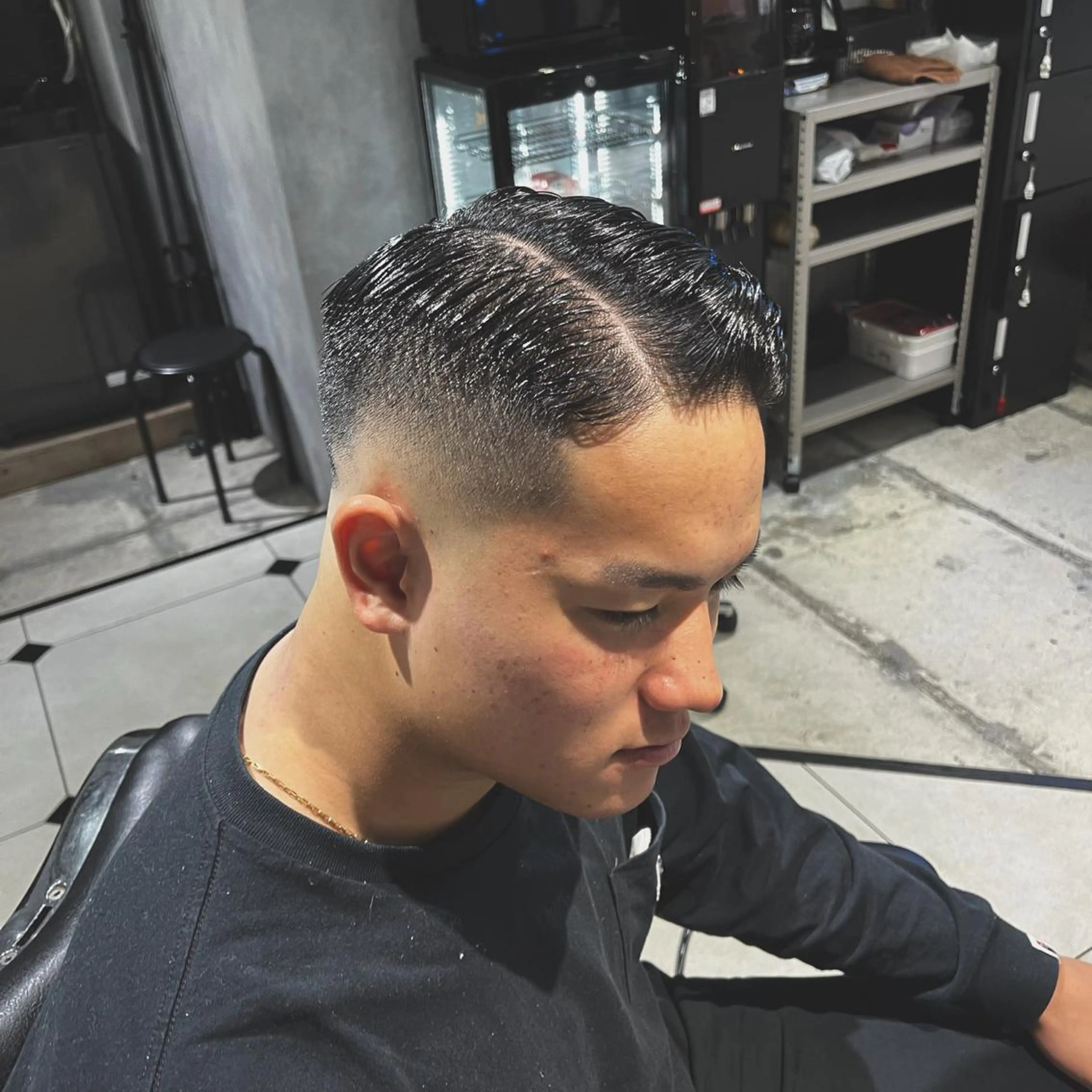 ショート メンズ メンズブリーチ フェードカット メンズハイライト メンズパーマ スパイキーショート &CREW スタッフのヘアスタイル