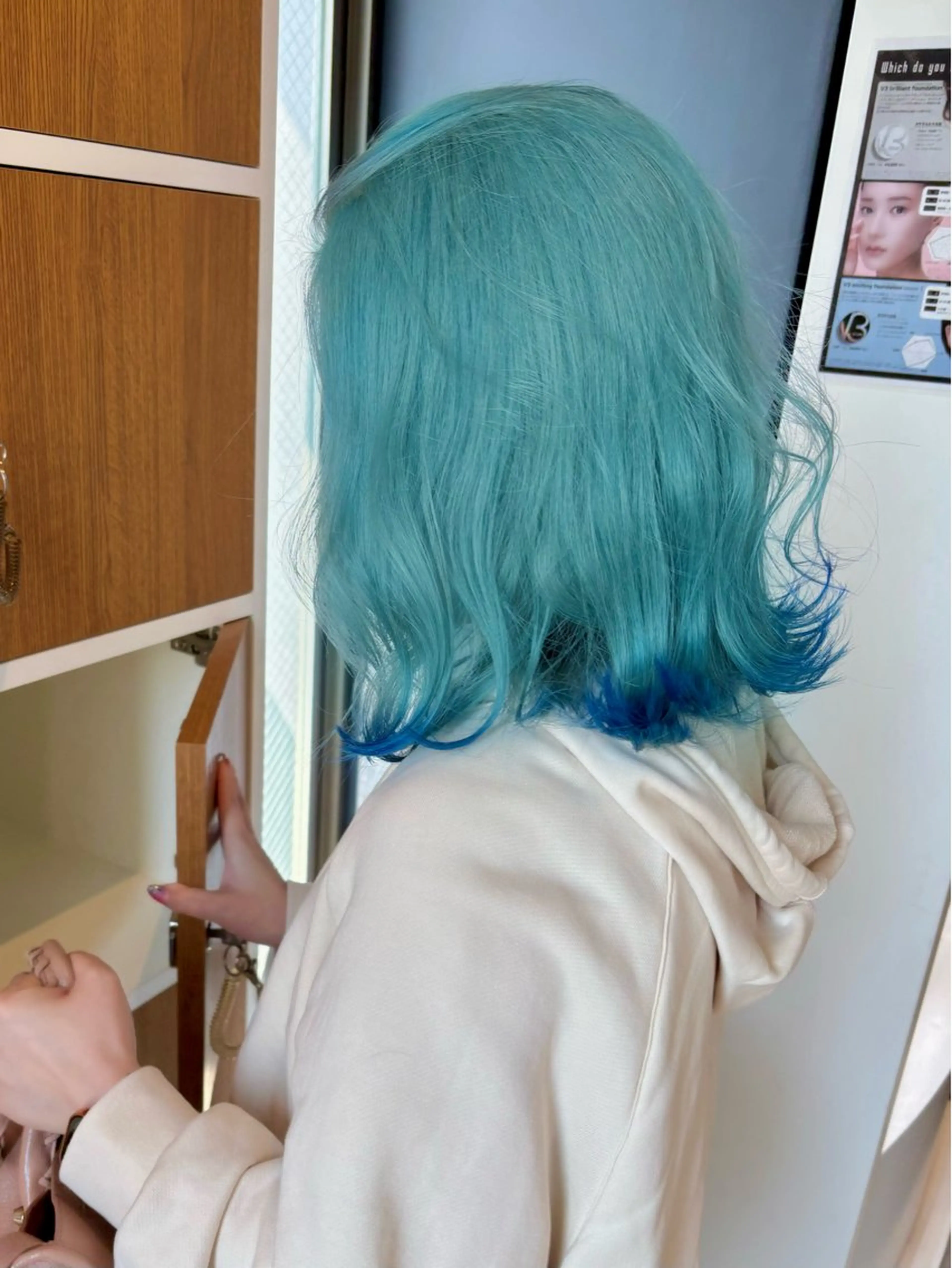 ミディアム カラー ベージュカラー ブリーチ ケアブリーチ デザインカラー ダブルカラー ヘアカラー 肌に馴染むハイトーン /ミルクティーカラーのヘアスタイル