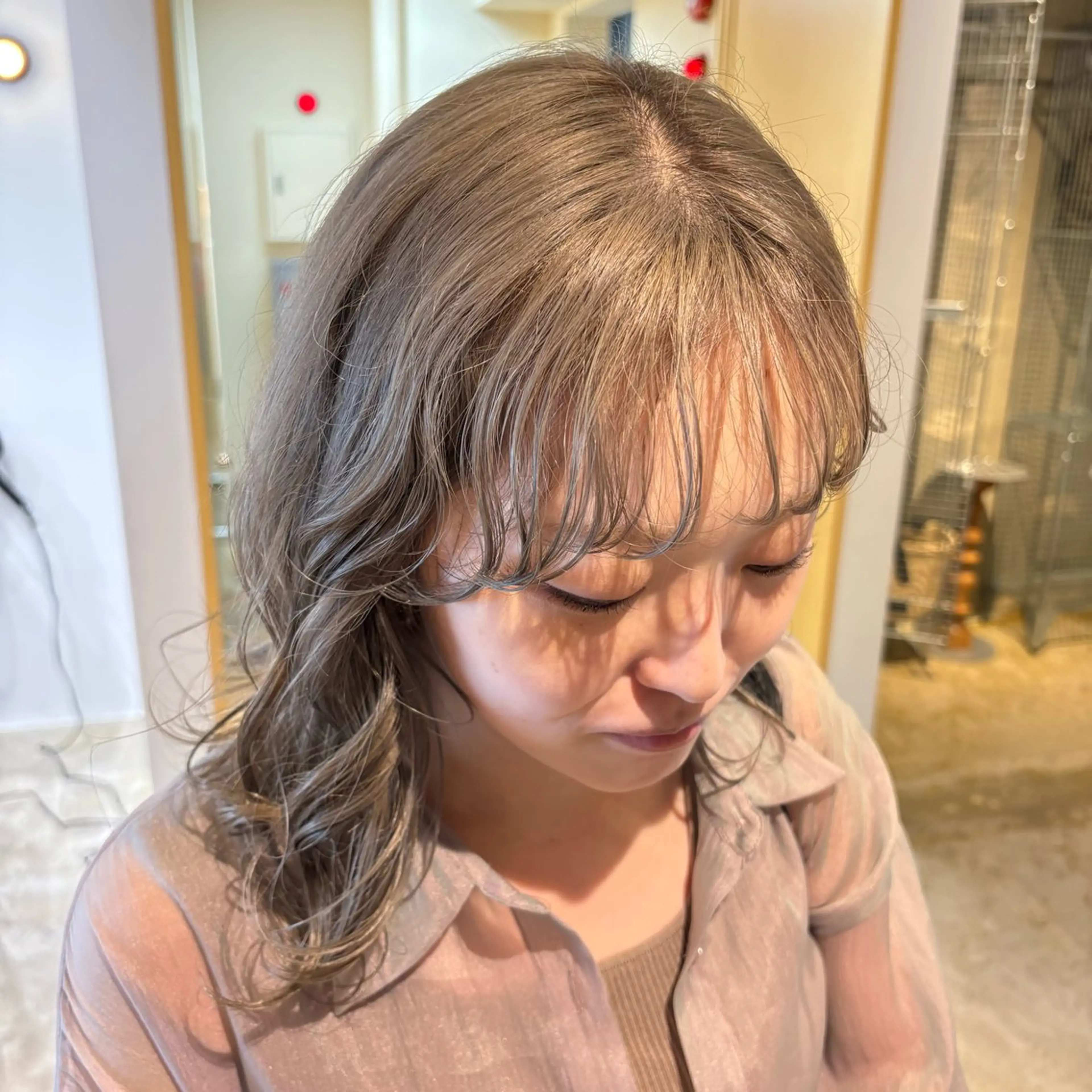 カラー グレージュ ヘーゼル カット ヘアカラー パ ルのヘアスタイル