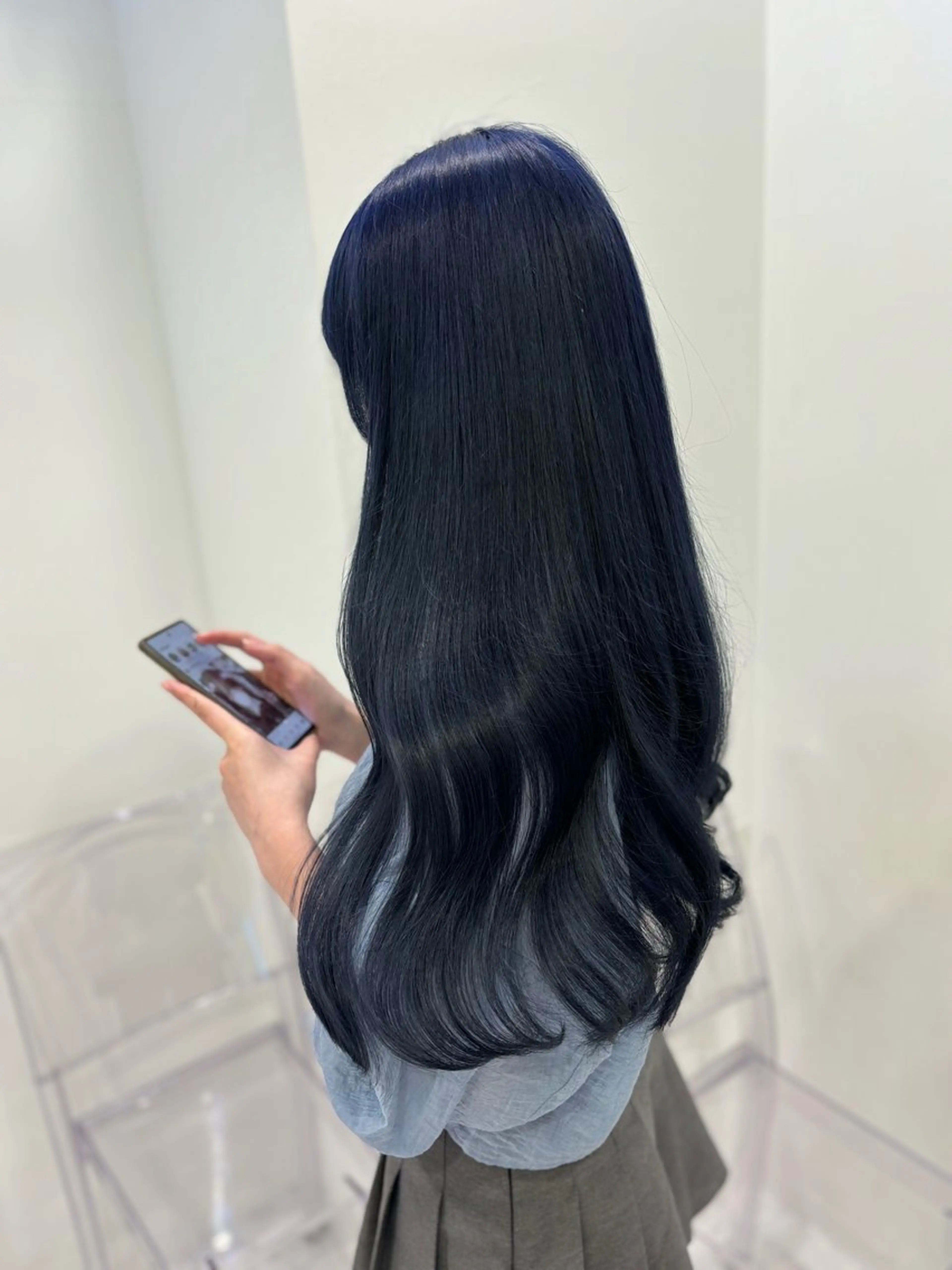 ロング カラー 🩵色落ち可愛い 寒色カラー🩵のヘアスタイル