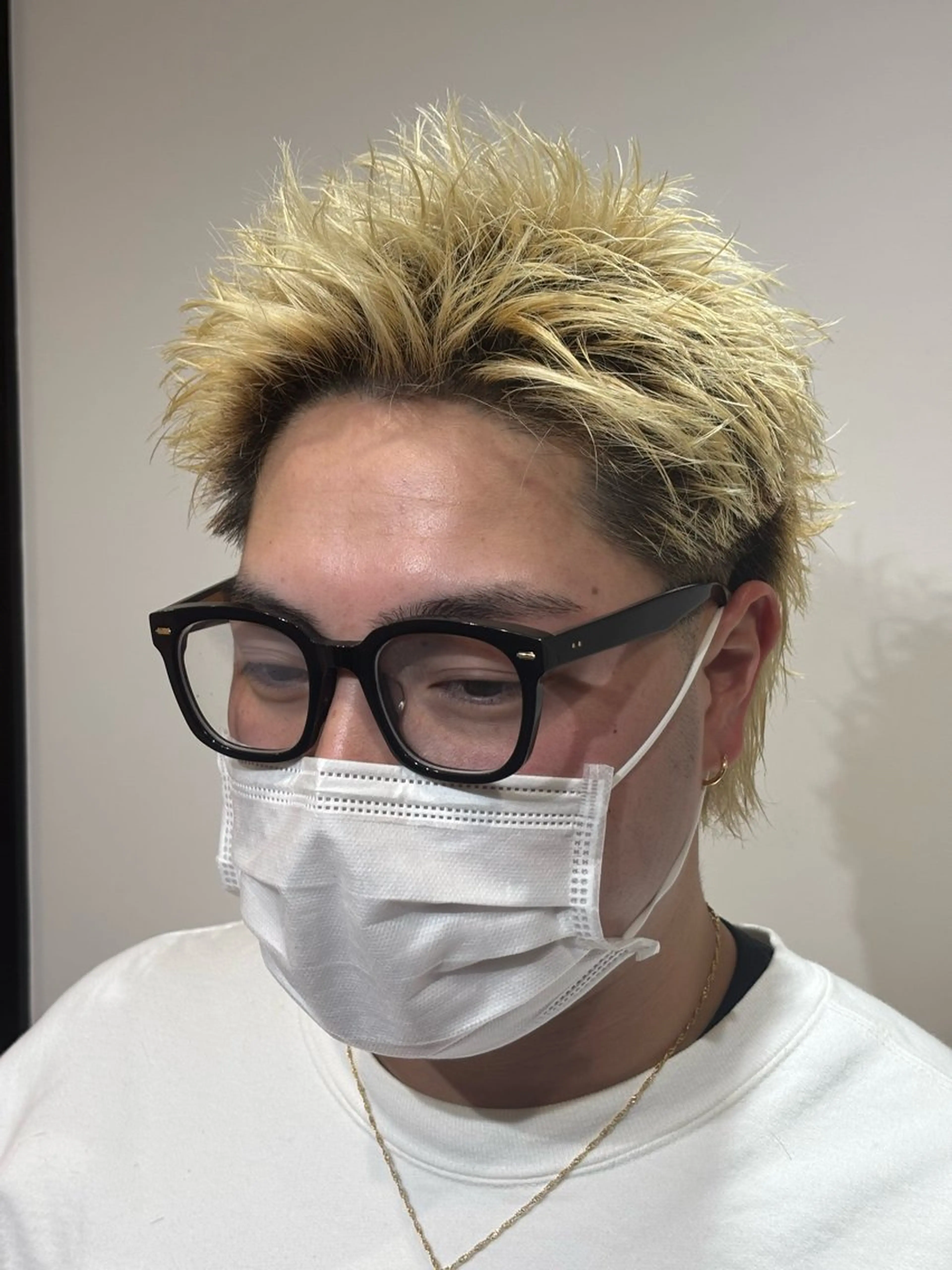 ショート カラー メンズ メンズハイトーン メンズショート スパイキーショート ハイトーンカラー ショートヘア カット ヘアカラー トリートメント 【店長】メンズ職人 短髪　ハイトーン🔥のヘアスタイル